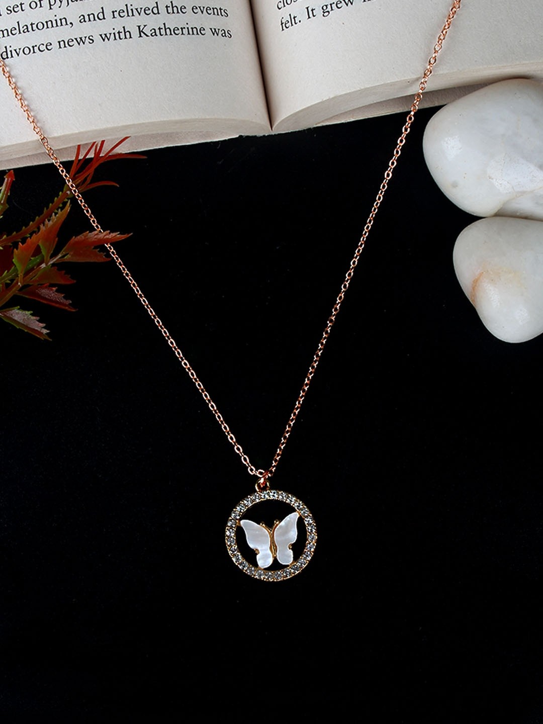 

KPOP Gold-Plated Circular Pendants With Chains