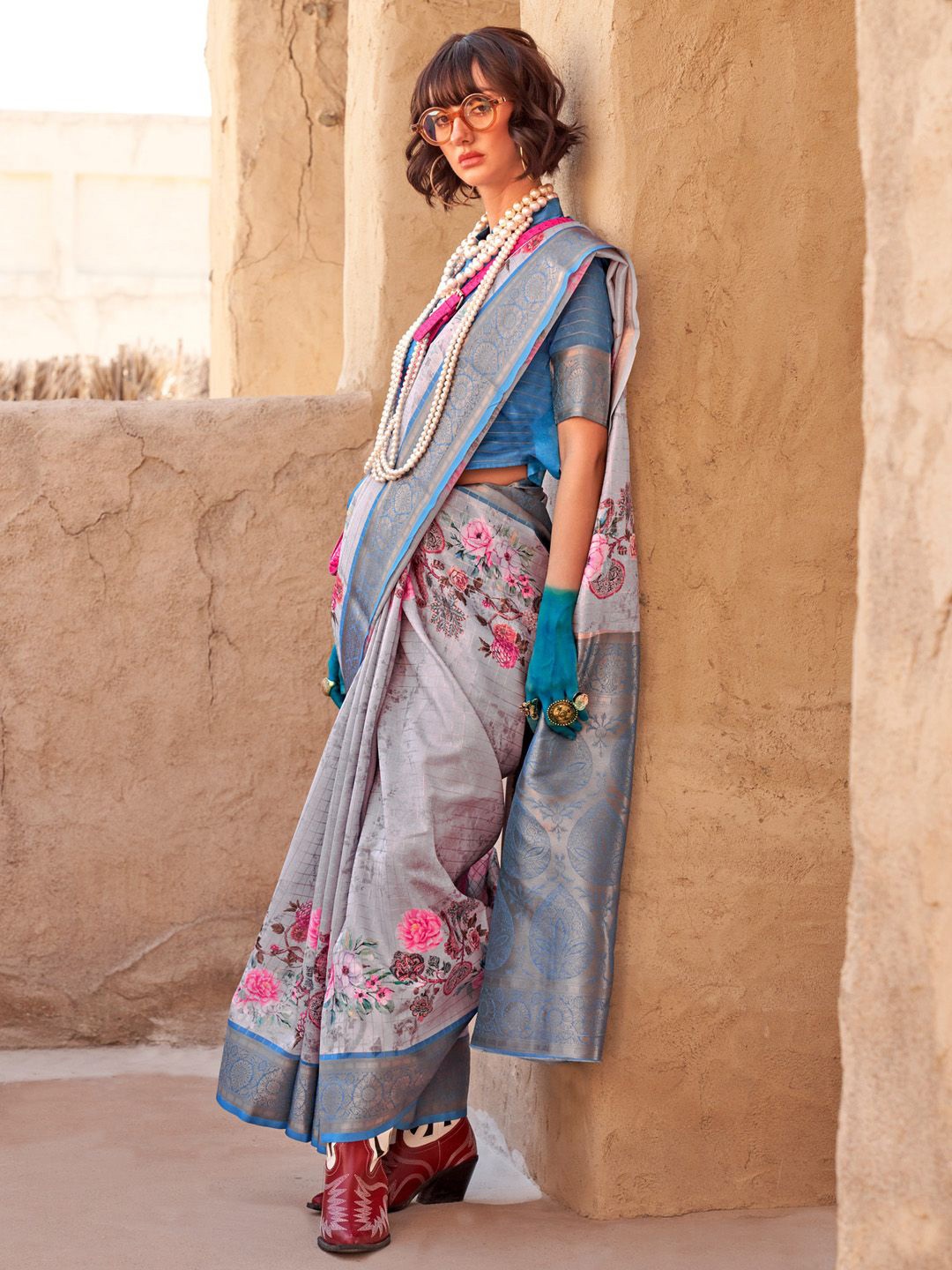 

Mitera Floral Zari Poly Georgette Sungudi Saree, Grey
