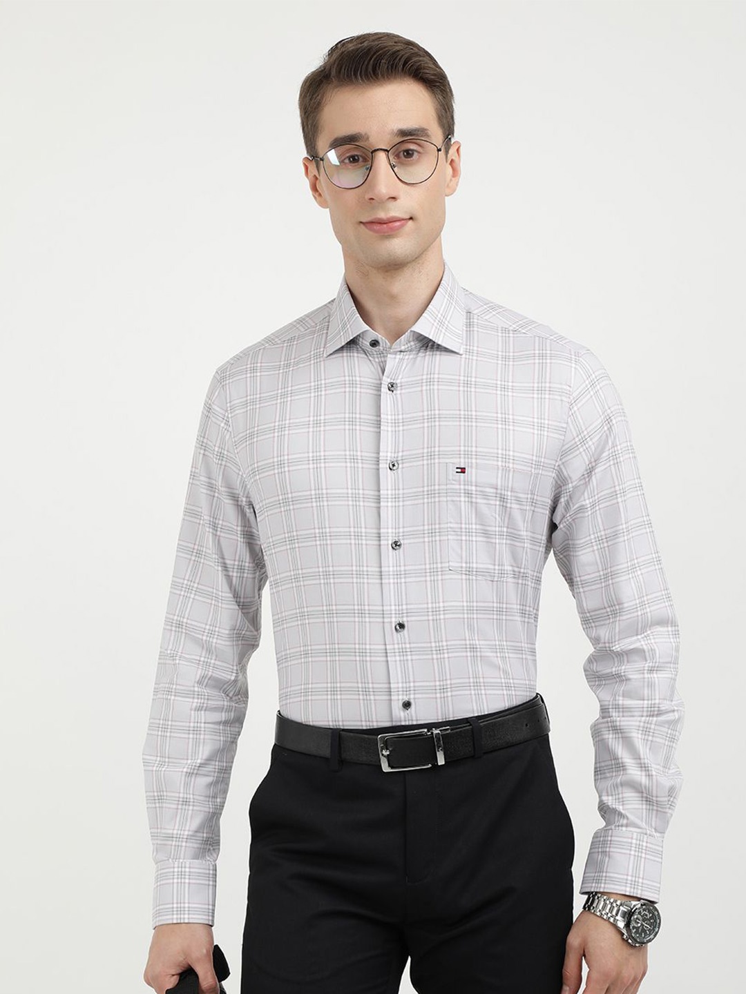

Tommy Hilfiger Men Cutaway Collar Checked Cotton Formal Shirt, Grey