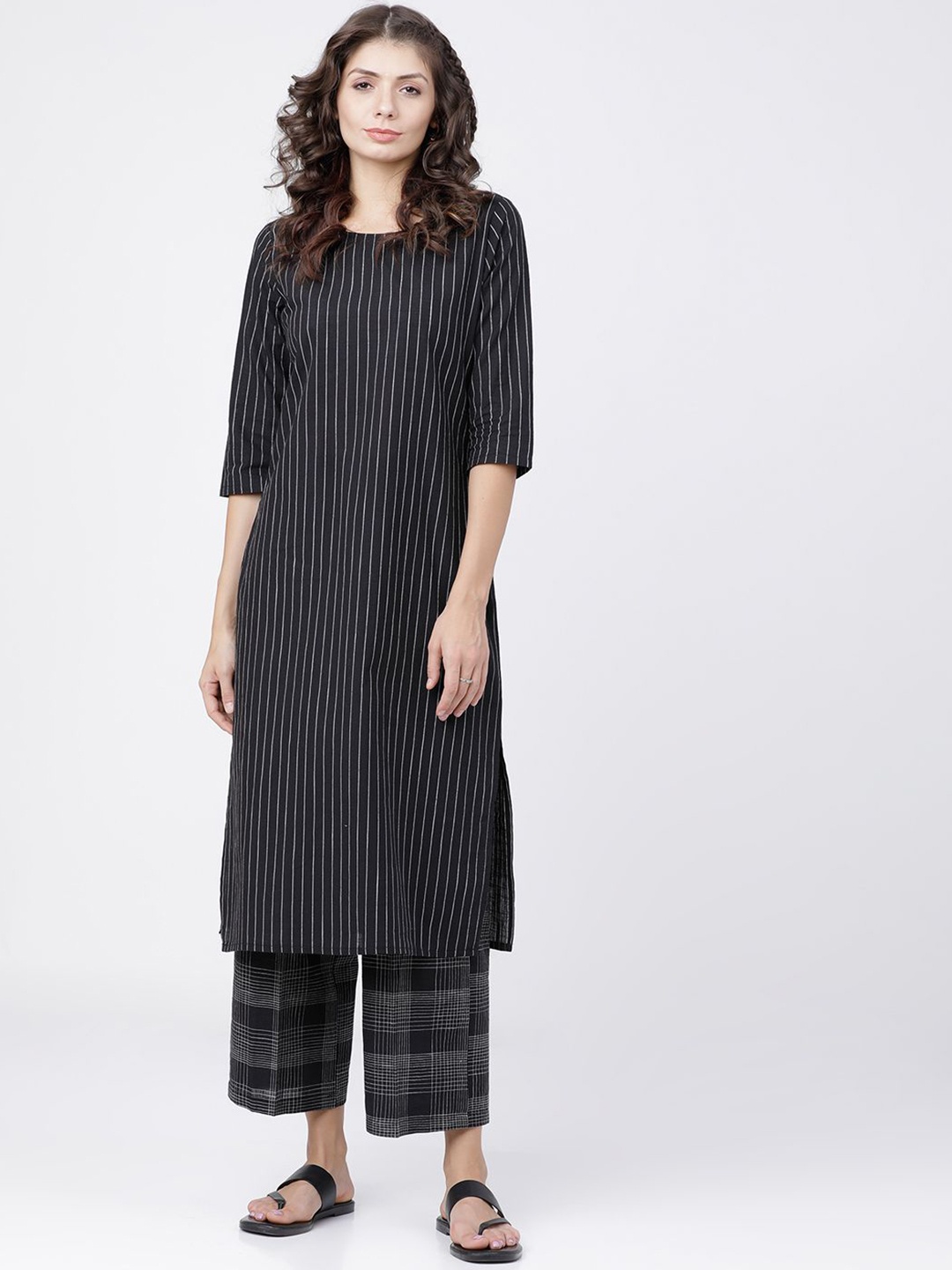 

Vishudh Black Striped Round Neck Straight Kurta