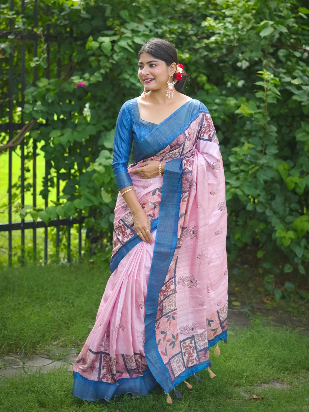 

Kandora Woven Design Zari Khadi Saree, Pink