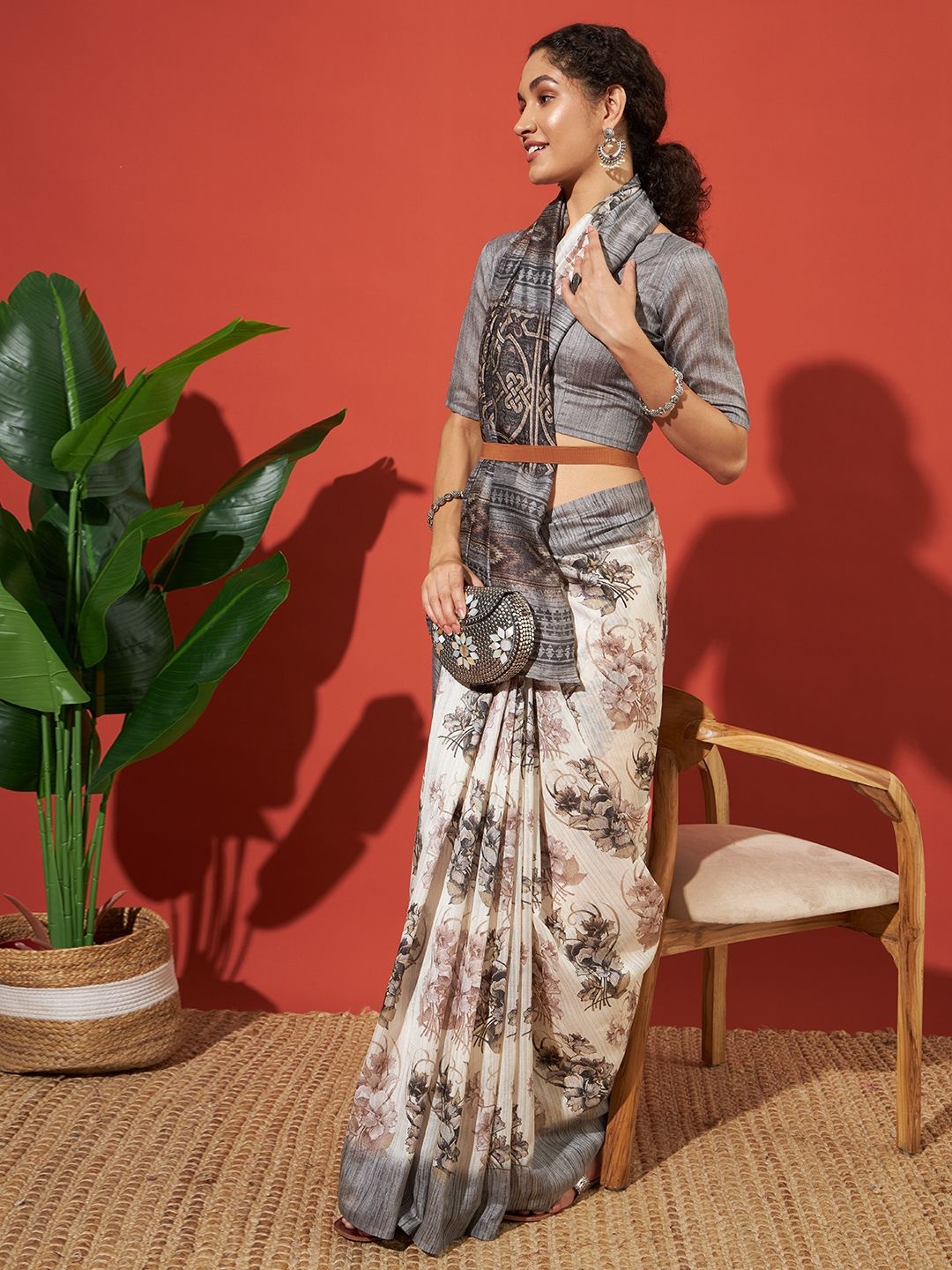 

RACHNA Flora Printed Saree, Grey