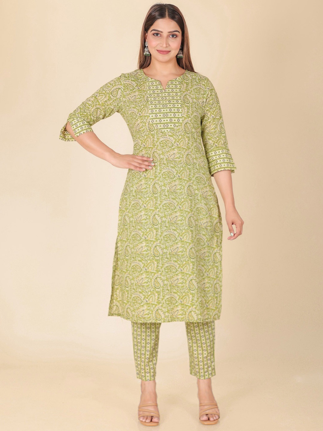 

Aramya Floral Printed Beads and Stones Pure Cotton Straight Kurta With Trousers, Green