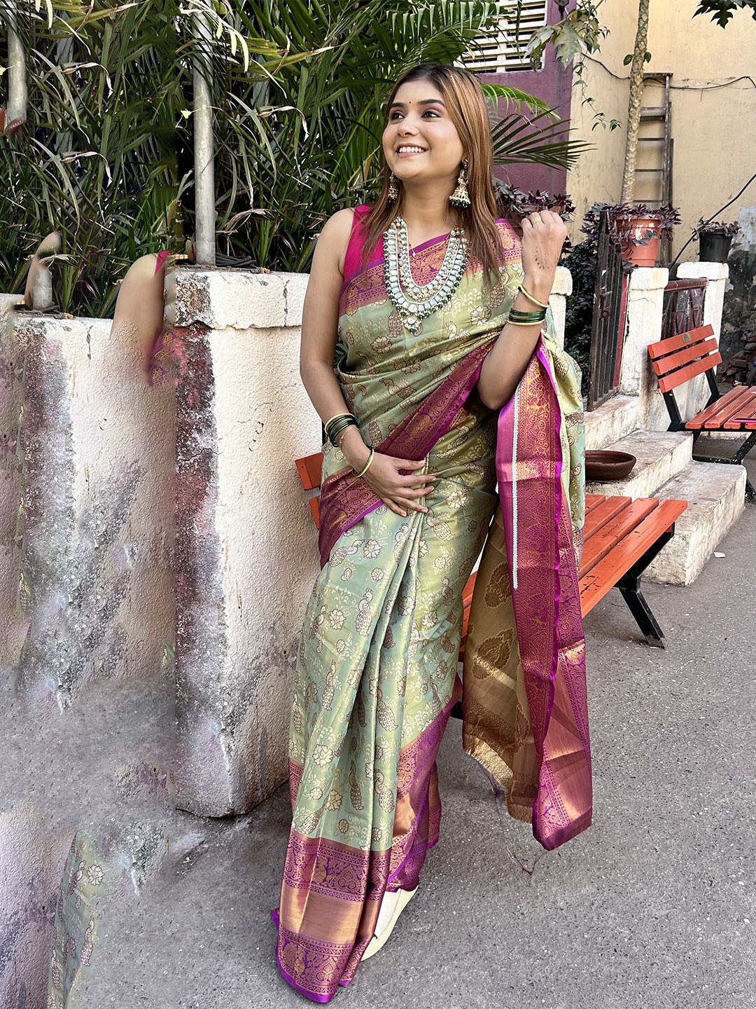 

DrapeMall Woven Design Ethnic Motifs Kanjeevaram Saree, Green