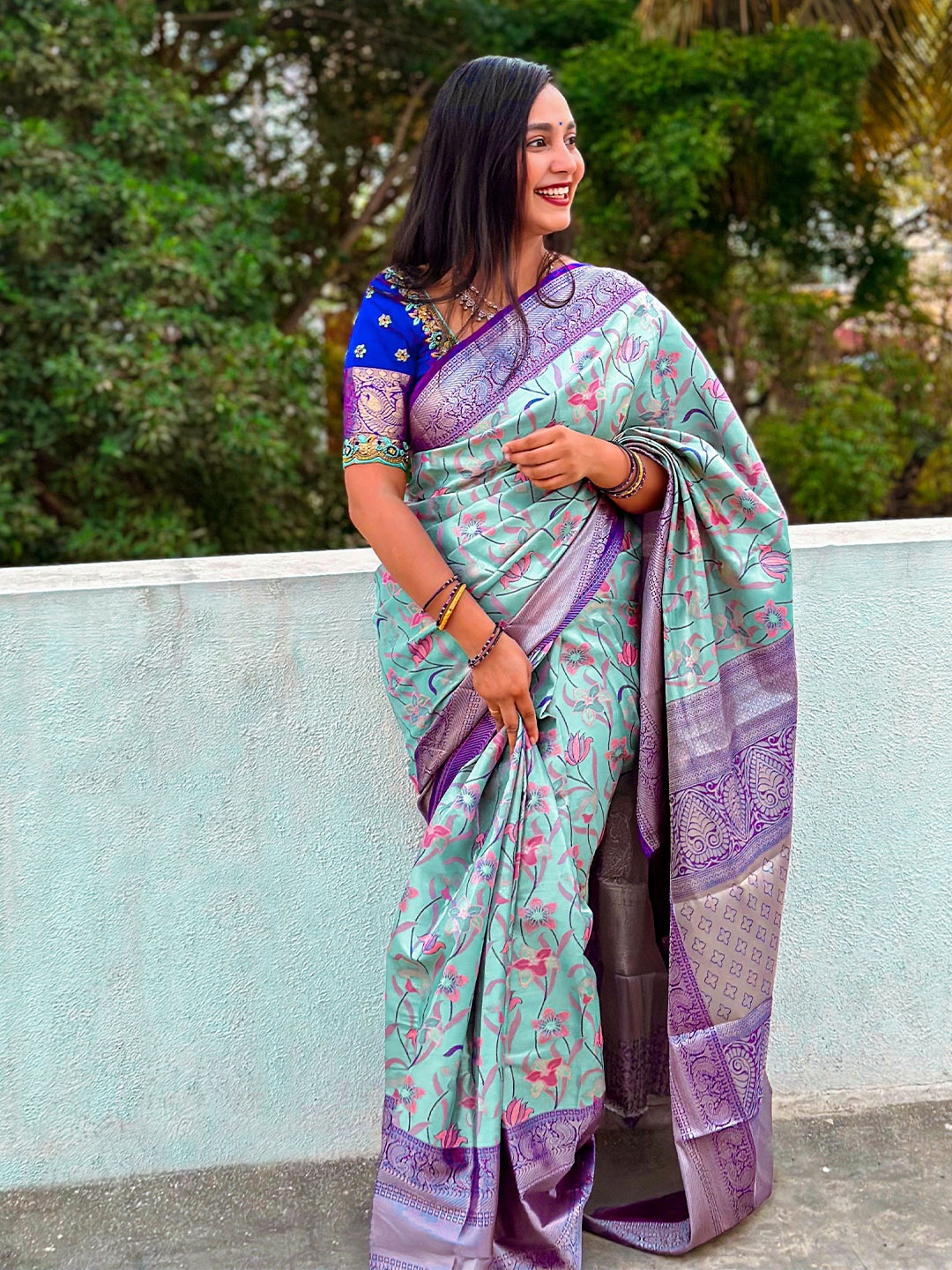 

DrapeMall Ethnic Motifs Zari Kanjeevaram Saree, Blue