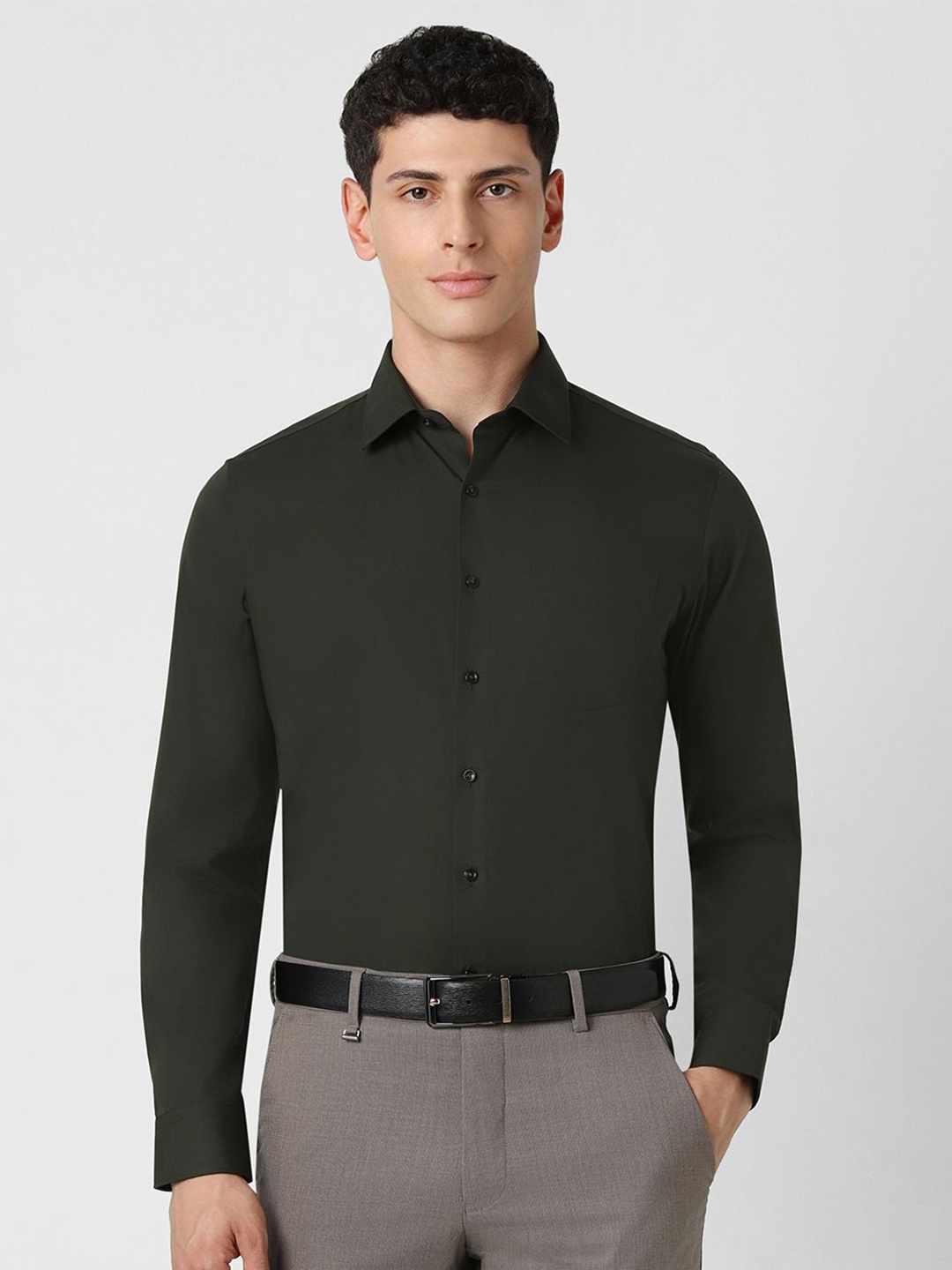 

Van Heusen Men Cutaway Collar Solid Cotton Slim Fit Formal Shirt, Olive