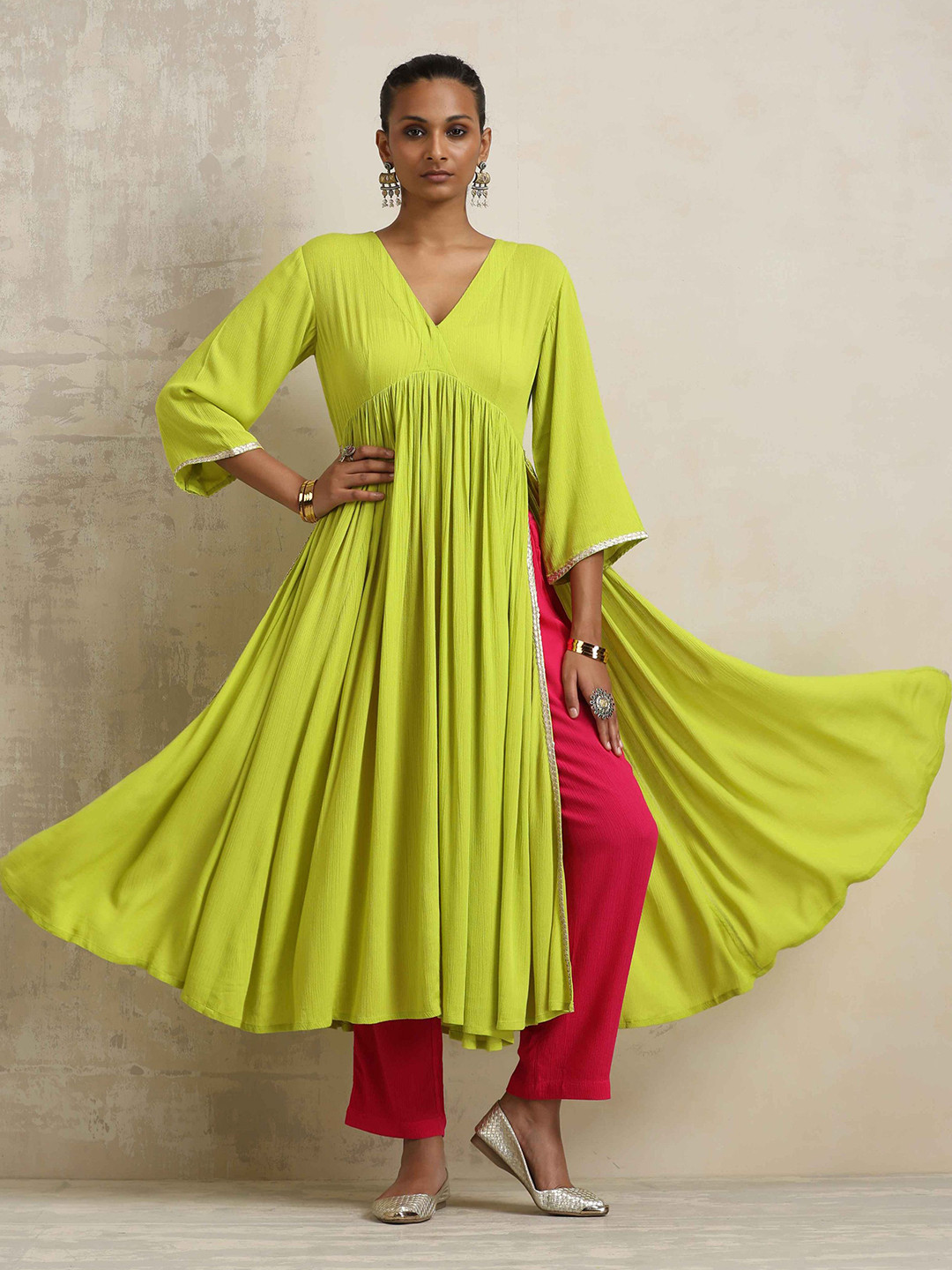 

trueBrowns V Neck A Line Kurta with Trousers, Lime green
