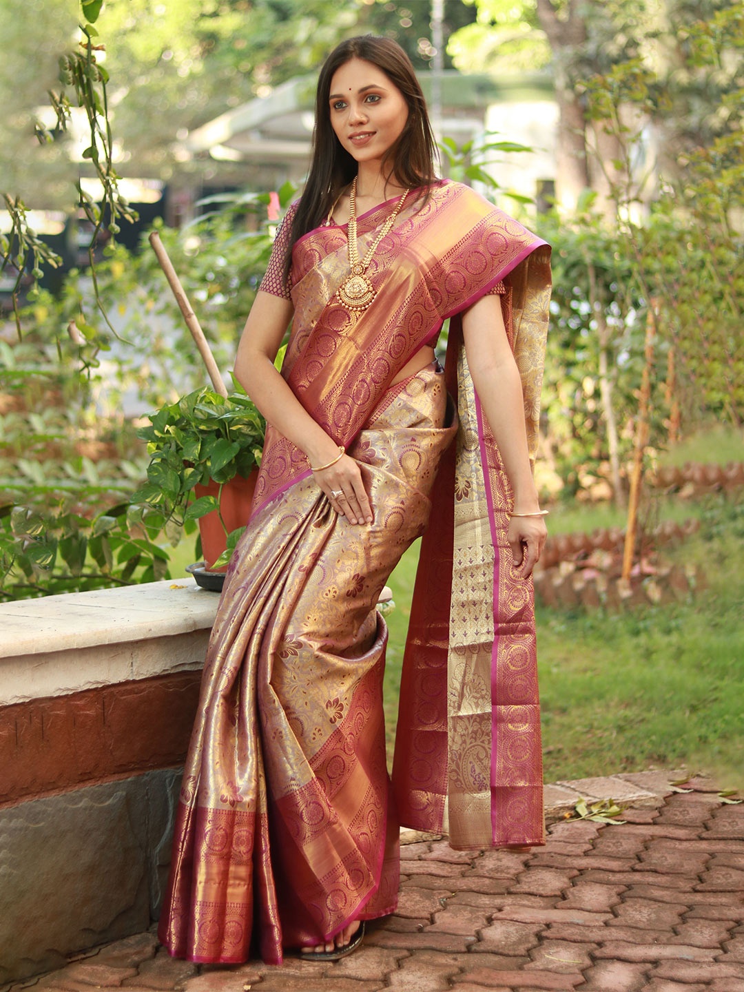 

DrapeMall Ethnic Motifs Zari Kanjeevaram Saree, Magenta