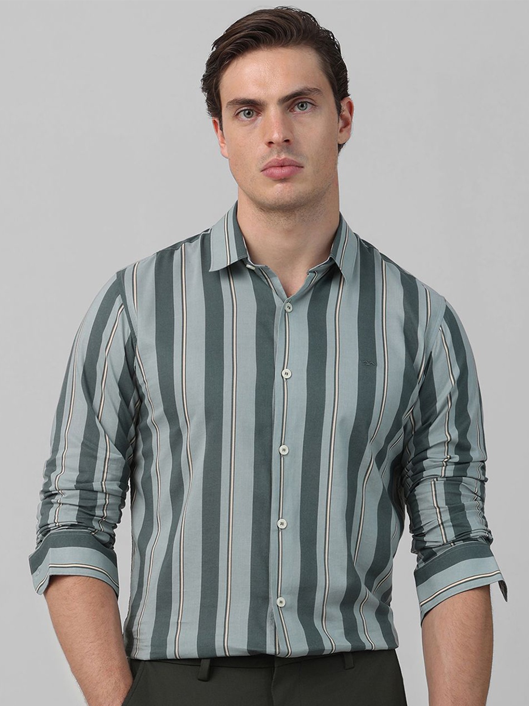 

Mufti Men Spread Collar Vertical Striped Cotton Slim Fit Casual Shirt, Grey