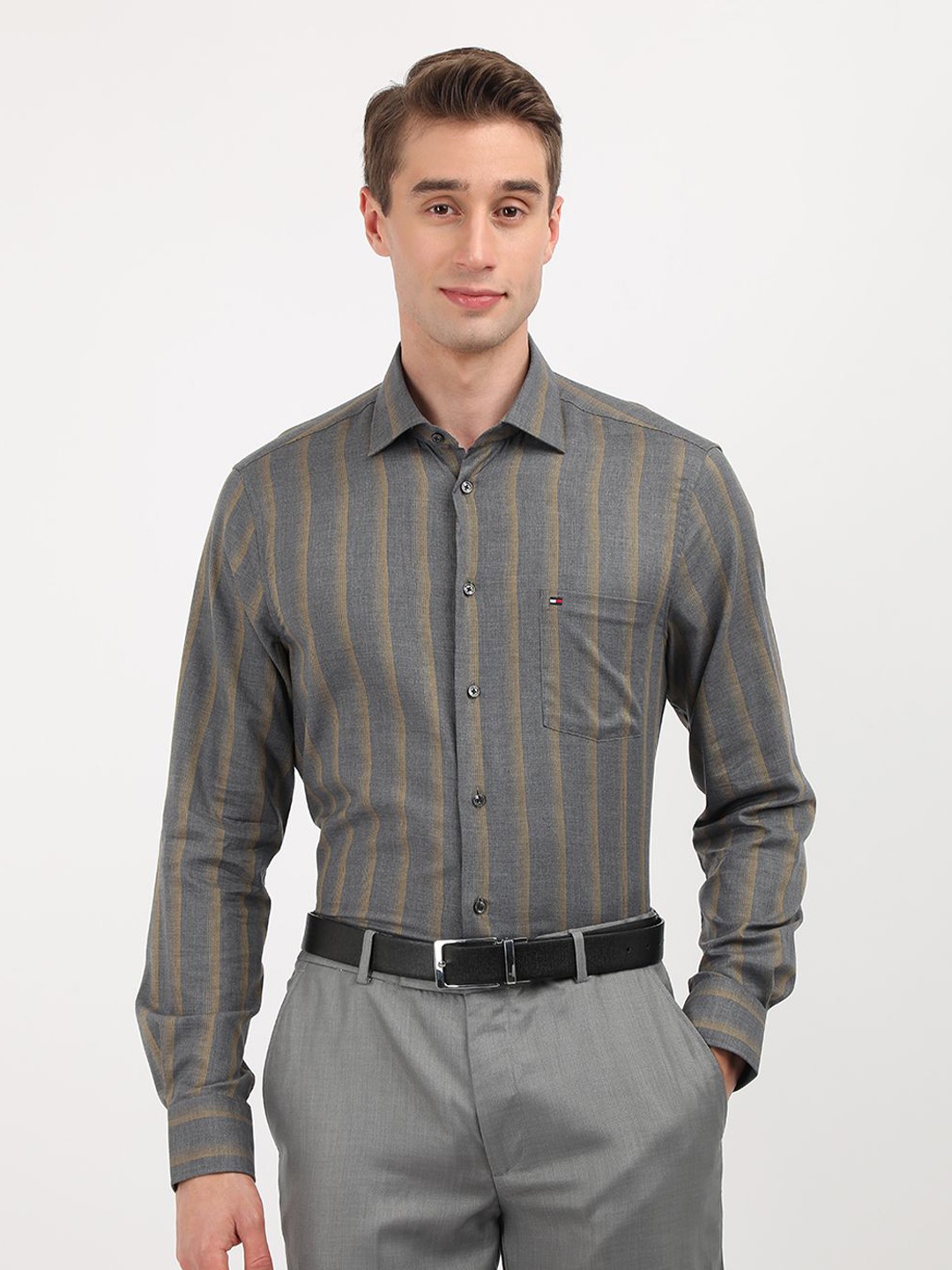 

Tommy Hilfiger Men Cutaway Collar Vertical Striped Cotton Formal Shirt, Grey