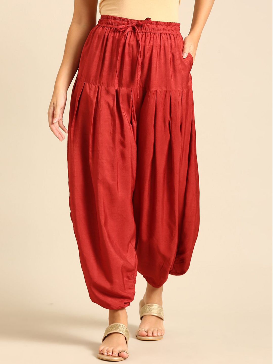 

De Moza Women Printed Pleated Jodhpuris Trousers, Red