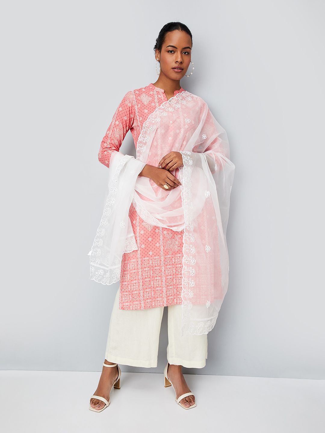 

max Floral Embroidered Dupatta, Off white