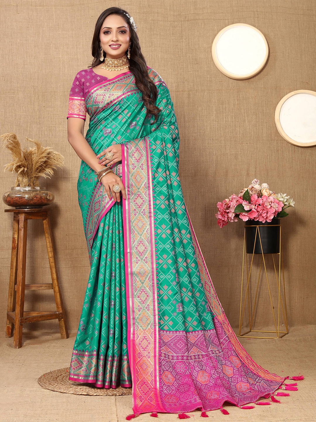 

Zeekha Woven Design Zari Pure Silk Kanjeevaram Saree, Lime green