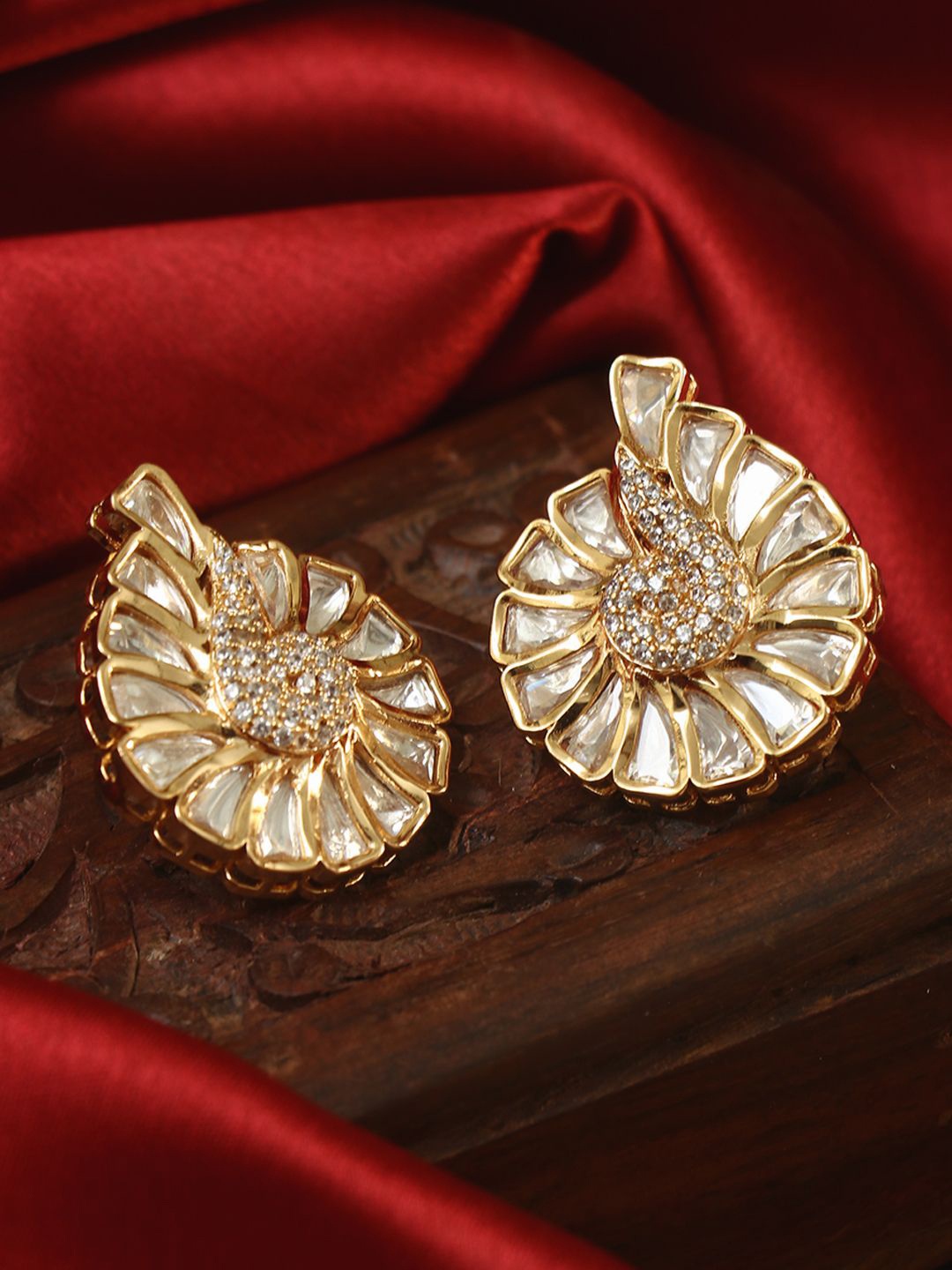 

House of Pataudi Gold-Plated Kundan-Studded Floral Studs