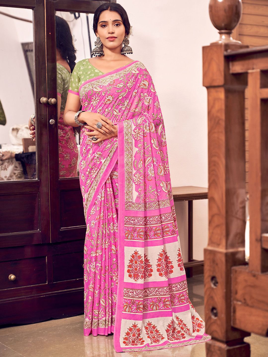 

Ishin Floral Printed Saree With Blouse Piece, Pink