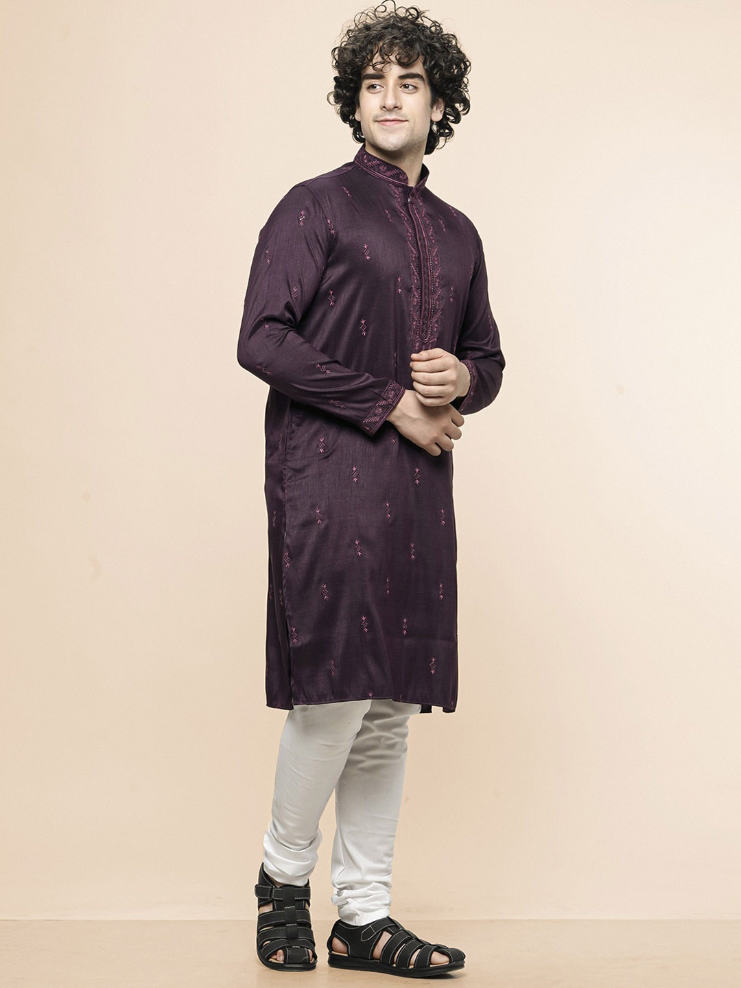 

MAAHI FABS Floral Embroidered Straight Kurta With Churidar, Purple