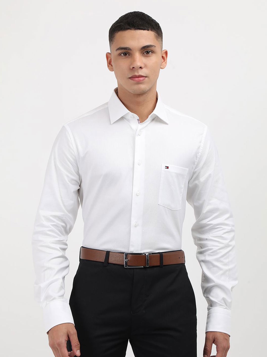 

Tommy Hilfiger Men Cutaway Collar Solid Cotton Formal Shirt, White