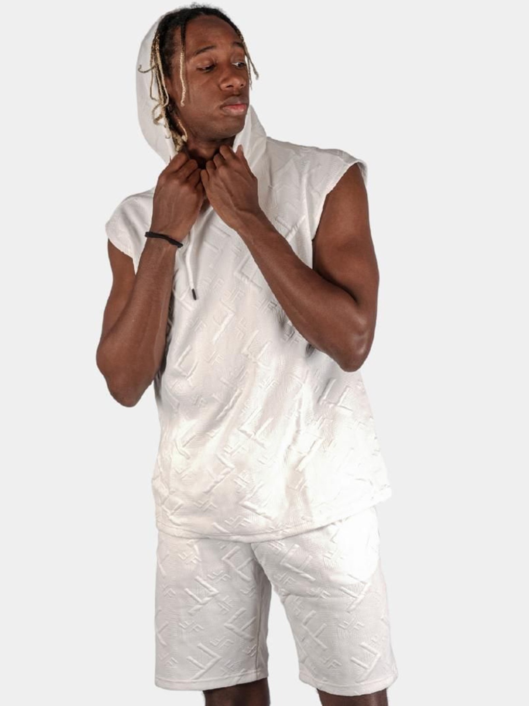 

BOTABOCHI Self Design Hooded T-Shirt & Shorts, White