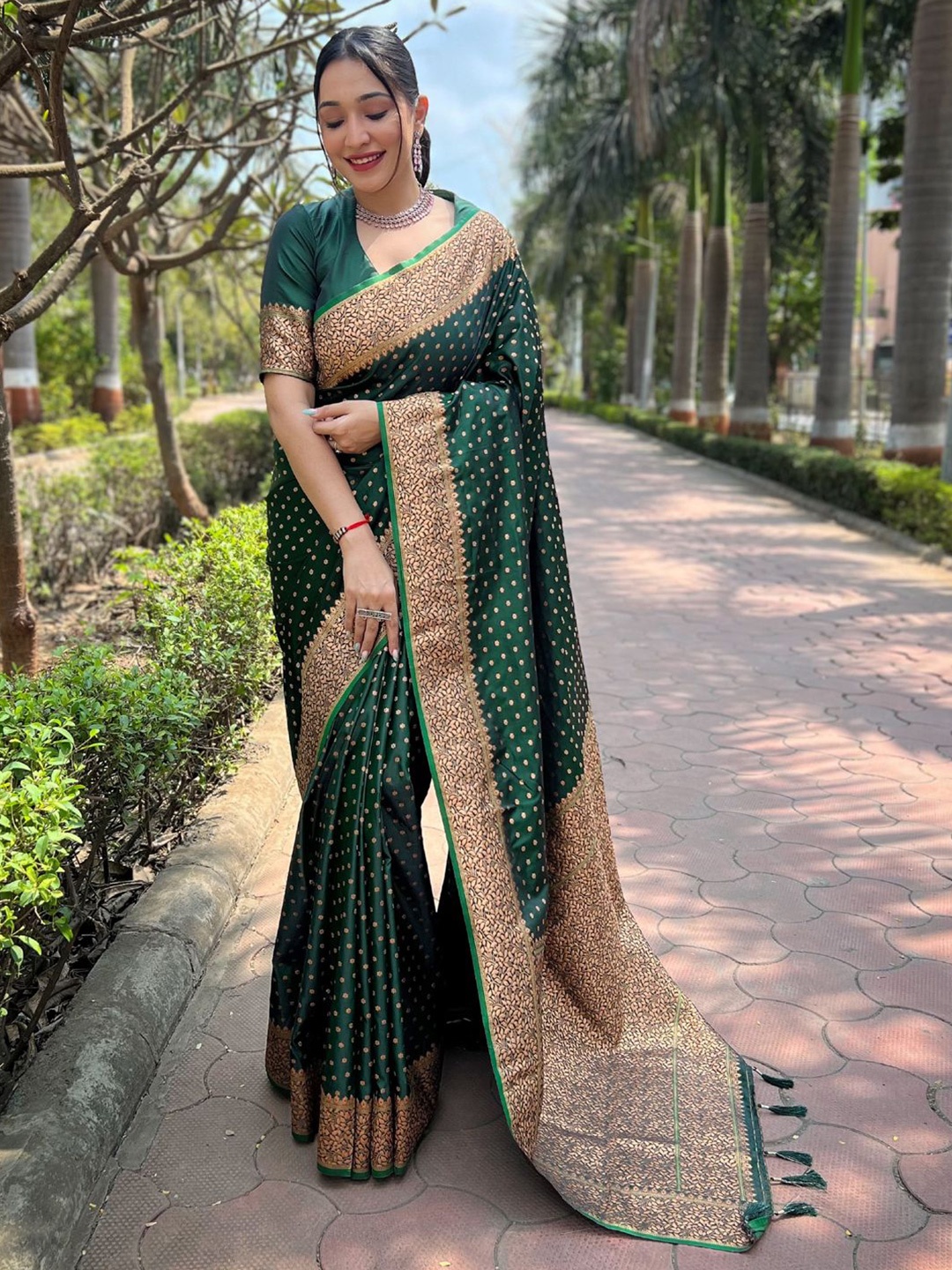 

Mitera Woven Design Zari Banarasi Saree, Green