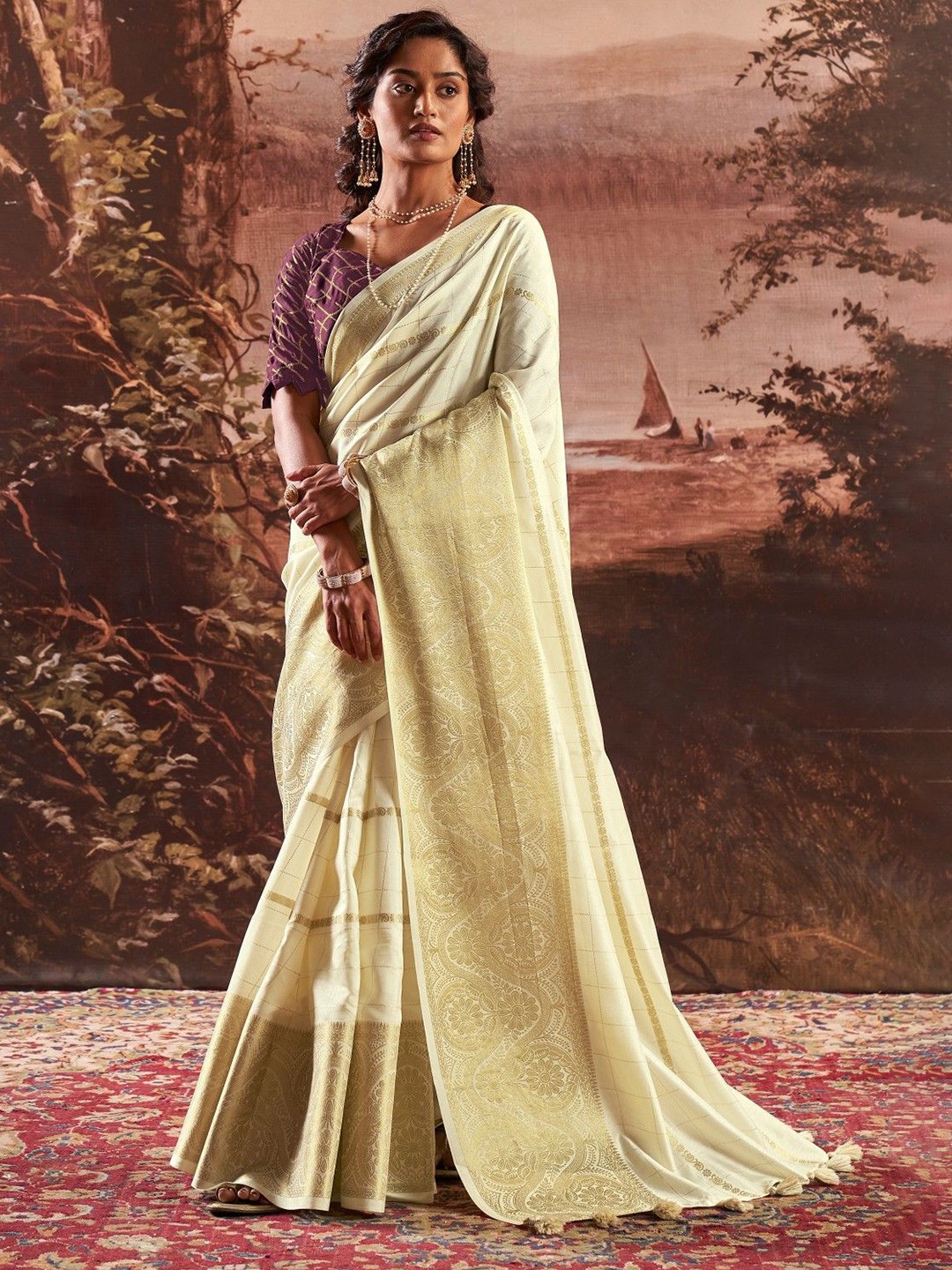 

CHUDIYA Woven Design Zari Saree, Beige