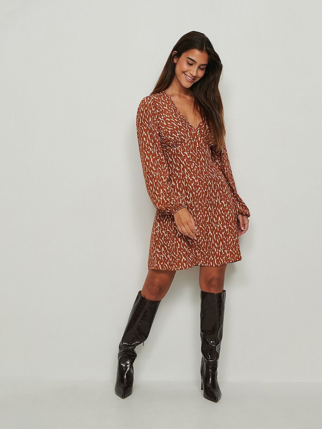 

DressBerry Women V-Nec Puff Sleeve Abstract Printed Empire Mini Dress, Brown