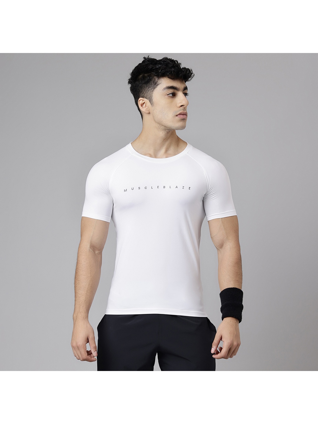 

MuscleBlaze Men Printed Pockets Compression T-shirt, White