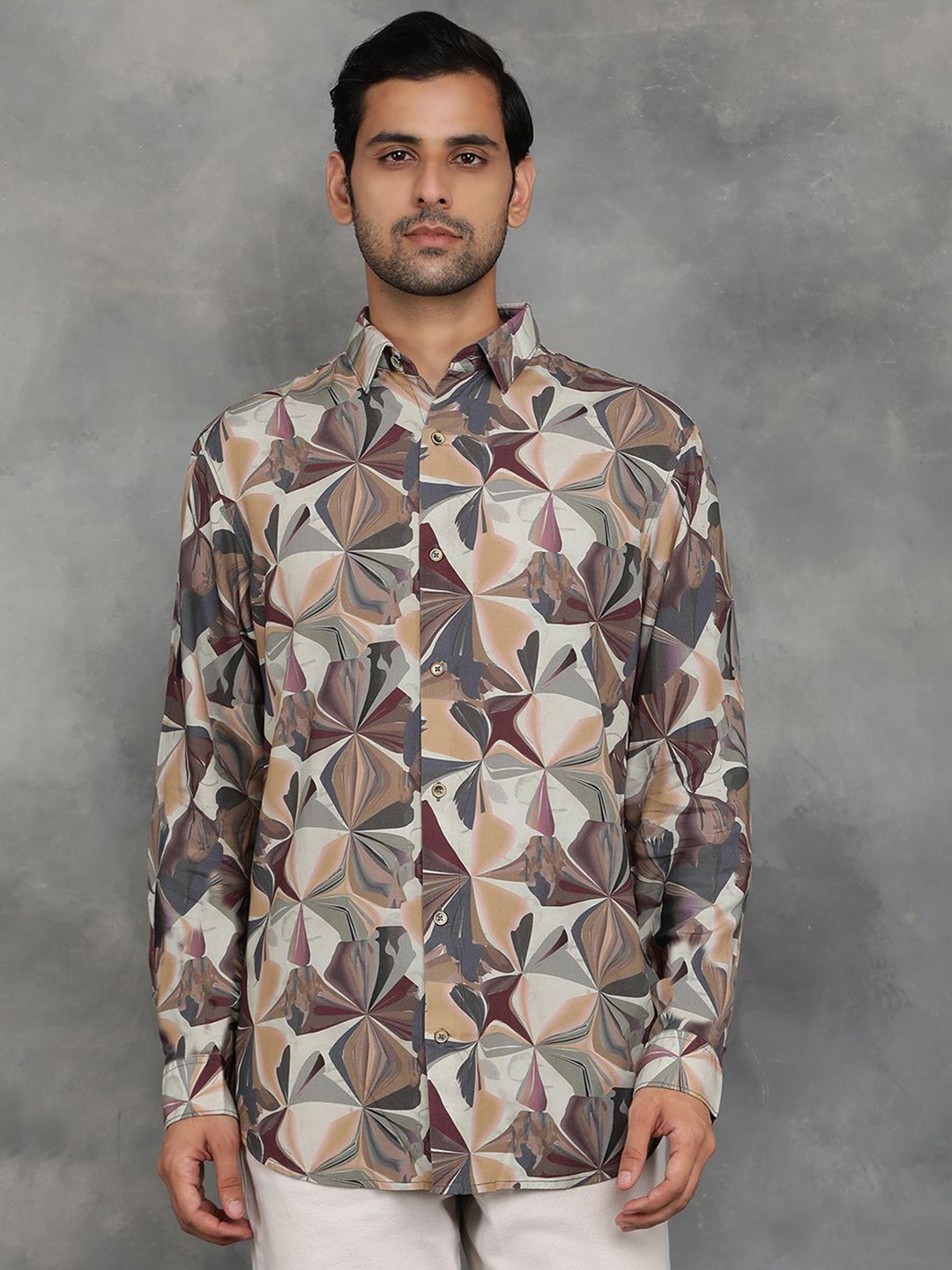 

JADE BLUE Men Spread Collar Floral Printed Slim Fit Casual Shirt, Brown