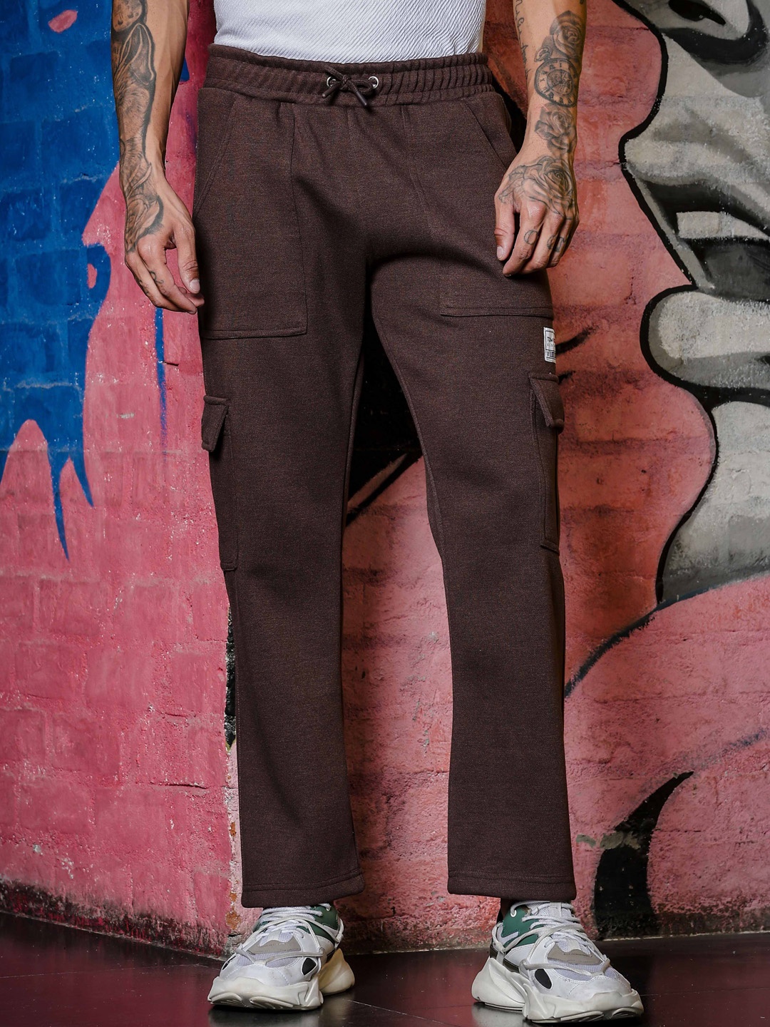 

TOMHIDDLE Men Solid Regular Fit Mid-Rise Joggers Trouser, Brown