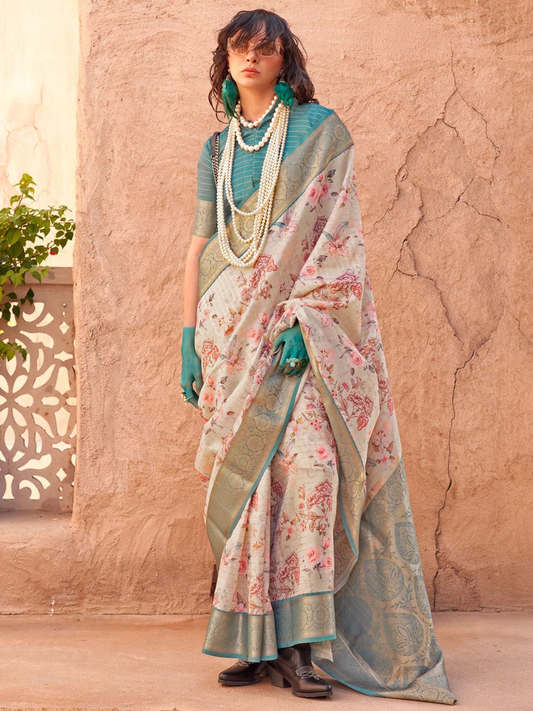 

Mitera Floral Zari Sungudi Saree, Cream
