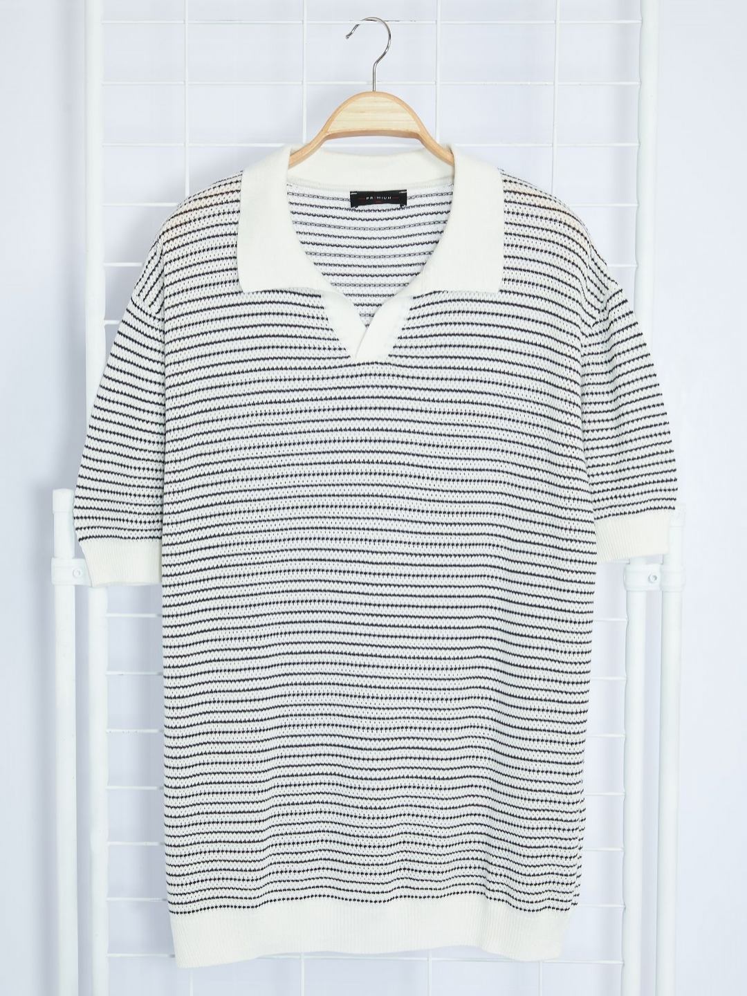 

Trendyol Men Striped V-Neck Pockets T-shirt, Na