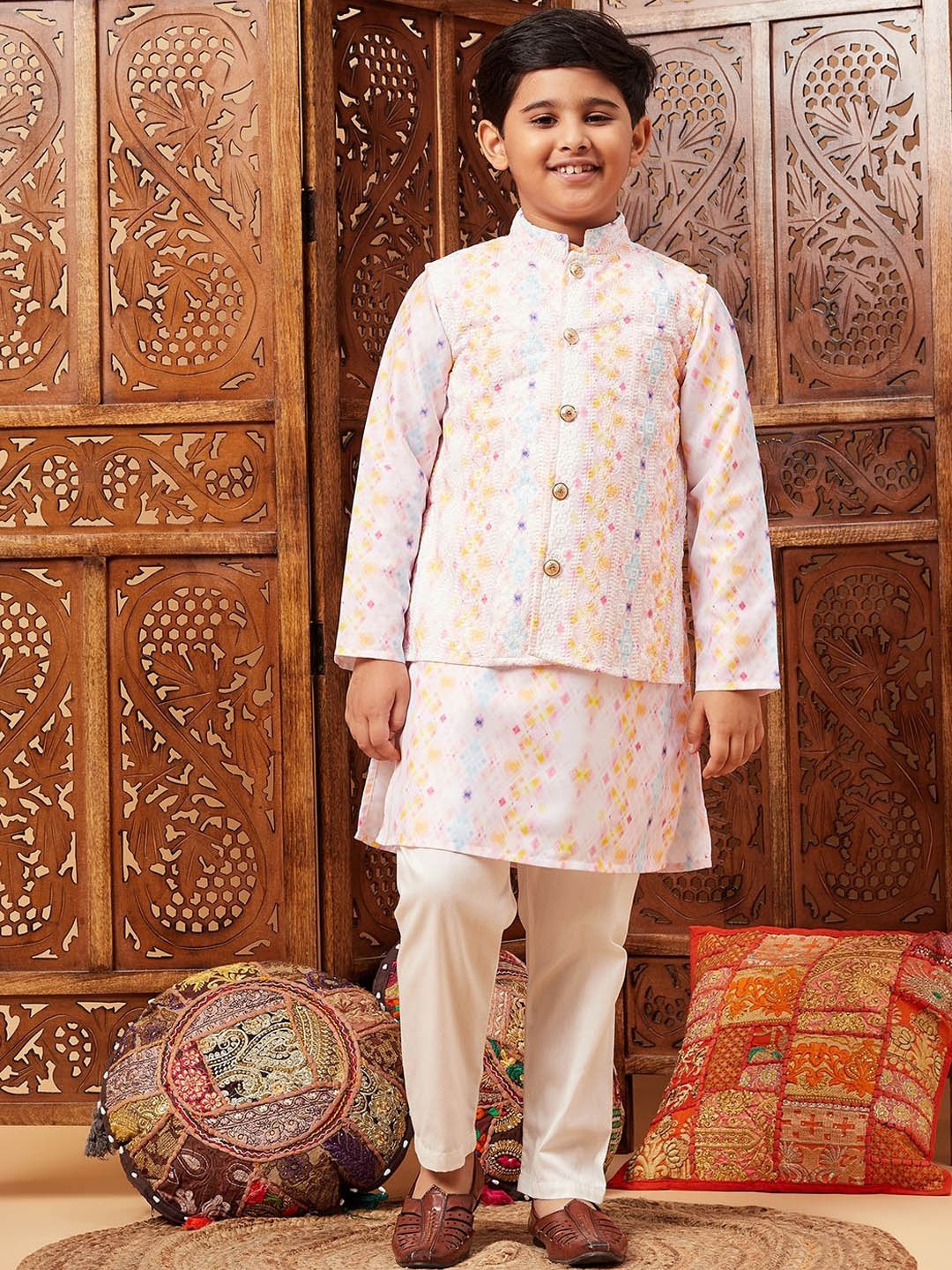 

Stylo Bug Boys Printed Straight Kurta with Trousers, Pink