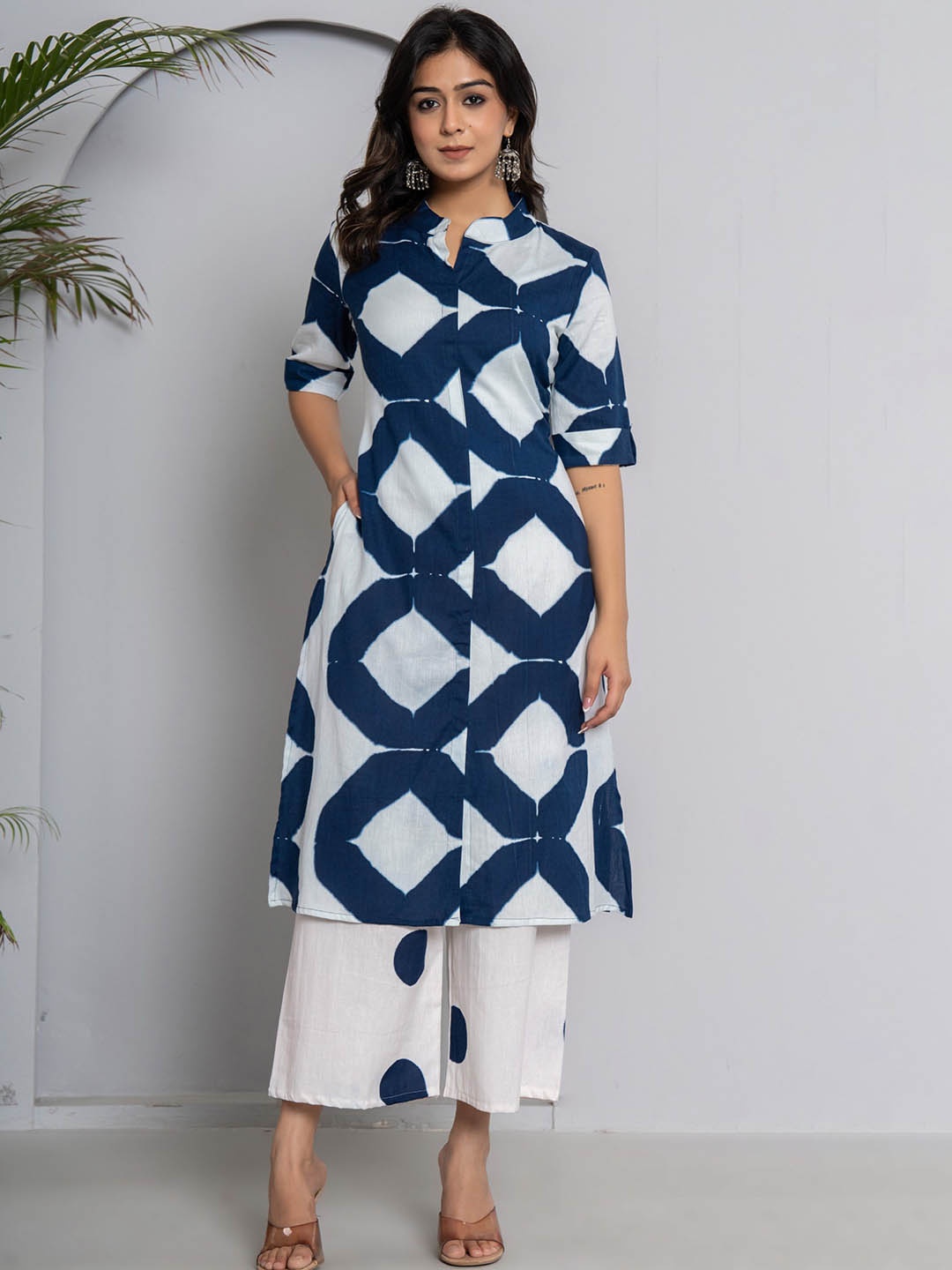 

JAIPURI BUNAAI Geometric Printed Mandarin Collar Pure Cotton A-Line Kurta with Palazzos, Blue