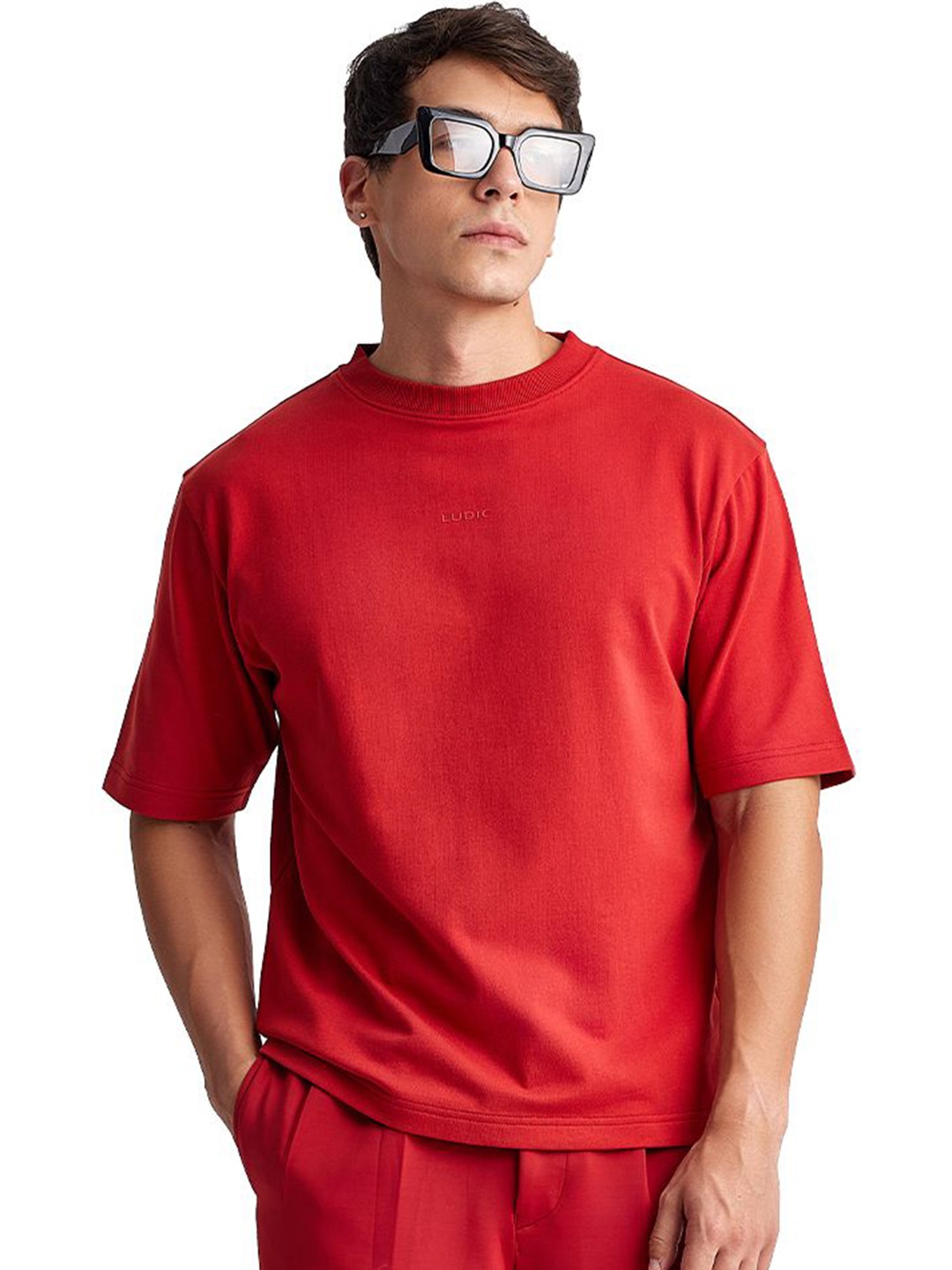 

Ludic Men Solid Round Neck Cotton T-shirt, Red