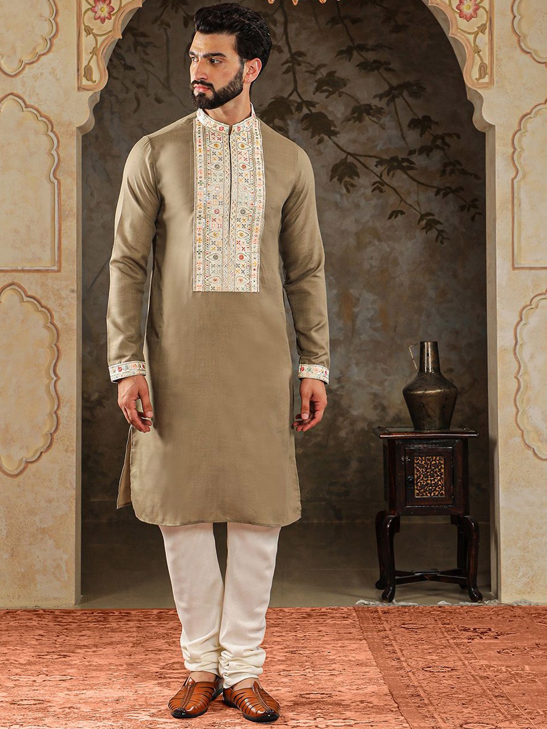 

HOUSE OF DEYANN Ethnic Motifs Yoke Design Thread Work Straight Kurta with Churidar, Green