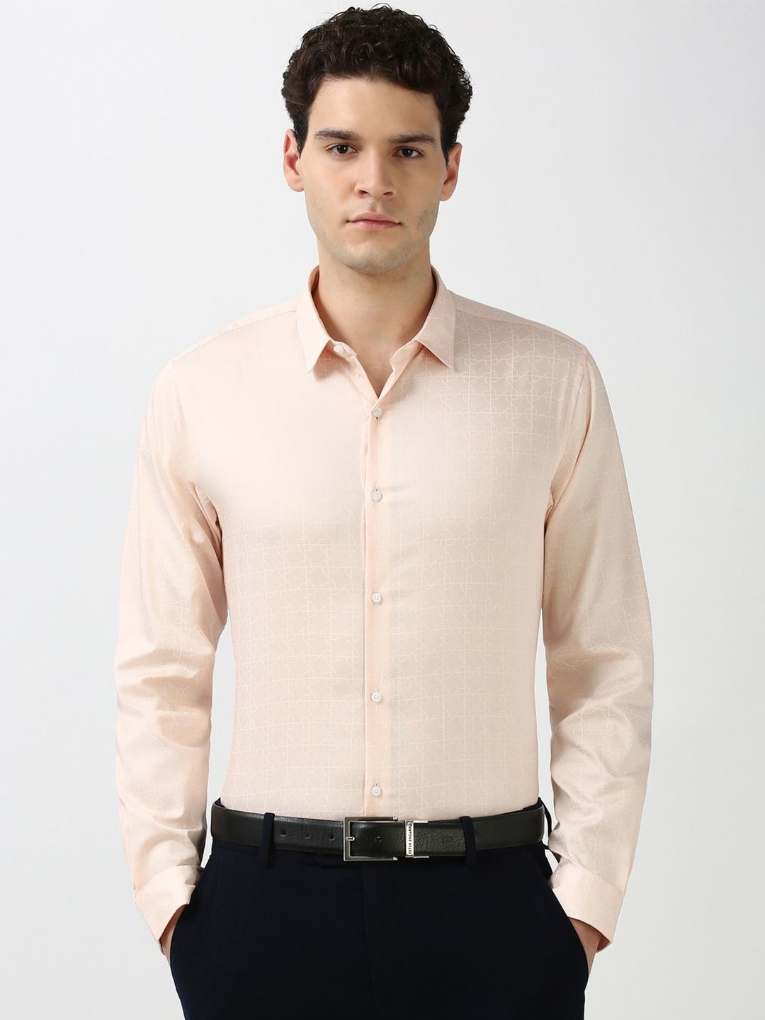 

Peter England Men Spread Collar Geometric Printed Cotton Slim Fit Formal Shirt, Peach