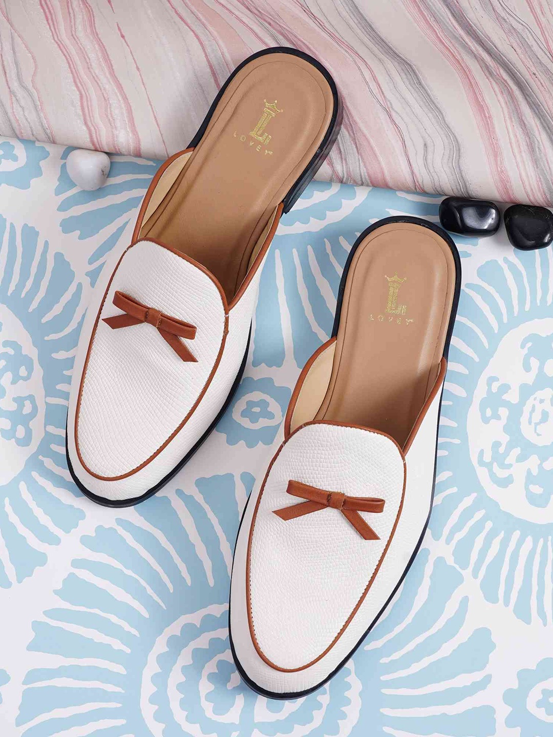 

LOVEY Men Woven Design Leather Slip-On Sneakers, Off white