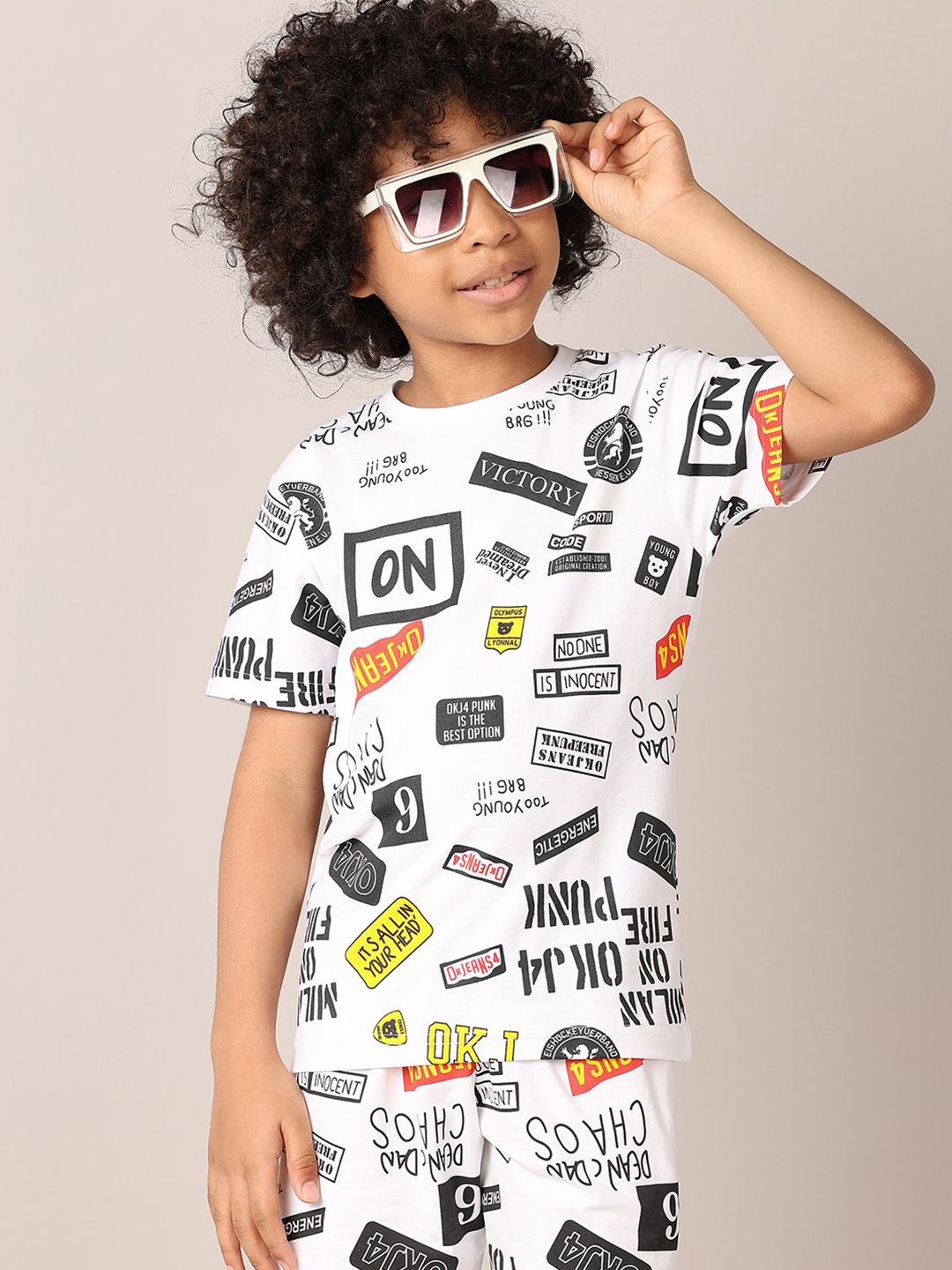

V-Mart Boys Printed Pure Cotton T-shirt With Shorts, White