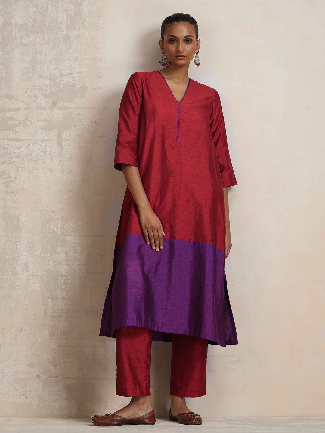 

trueBrowns Colourblocked A-Line Kurta with Trousers, Red