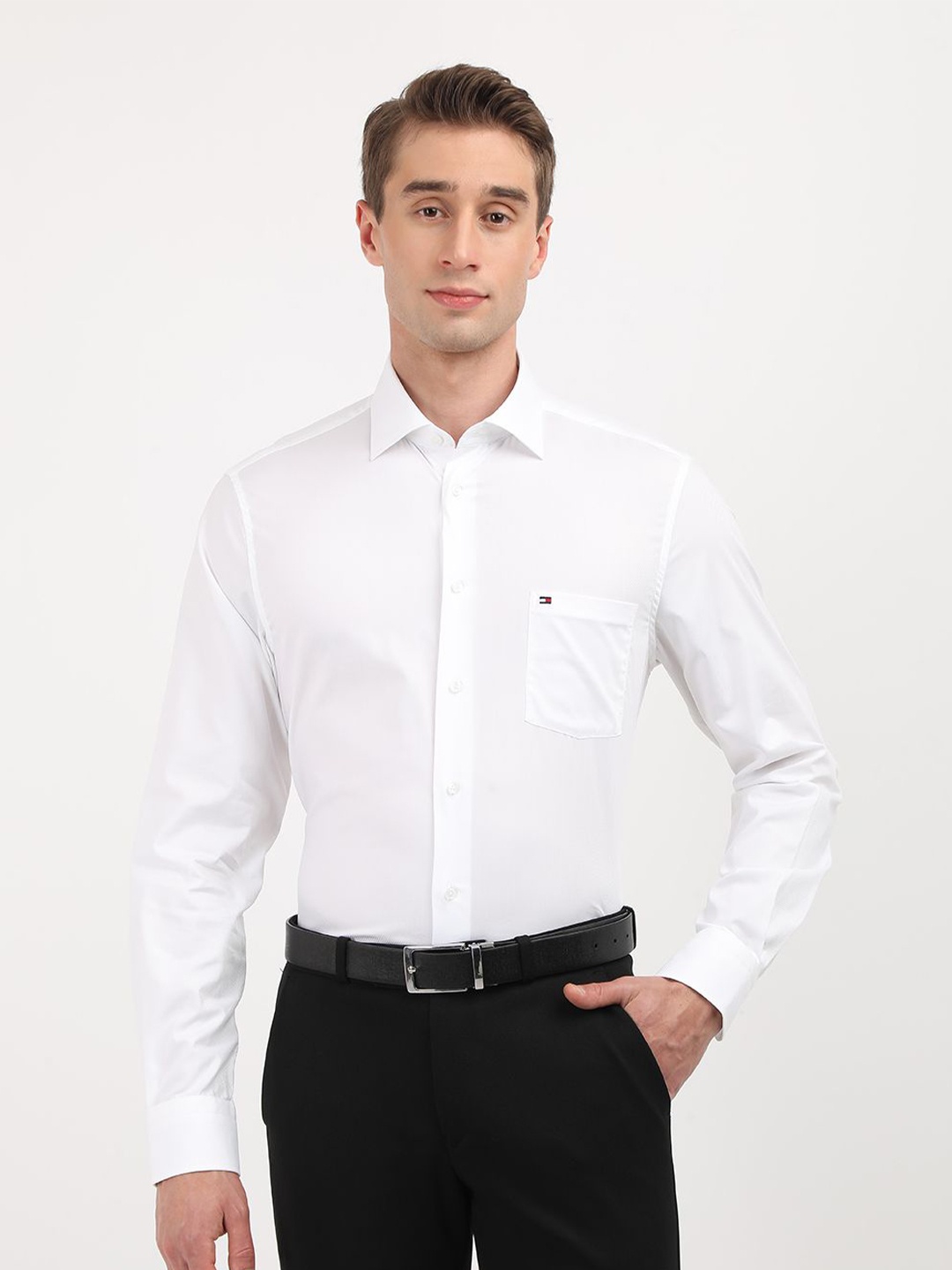 

Tommy Hilfiger Men Cutaway Collar Solid Cotton Formal Shirt, White