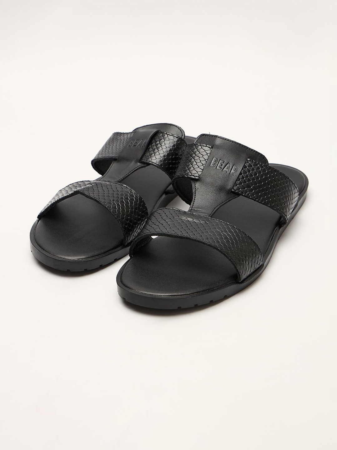 

THE BEAR HOUSE Men Comfort Sandals, Black