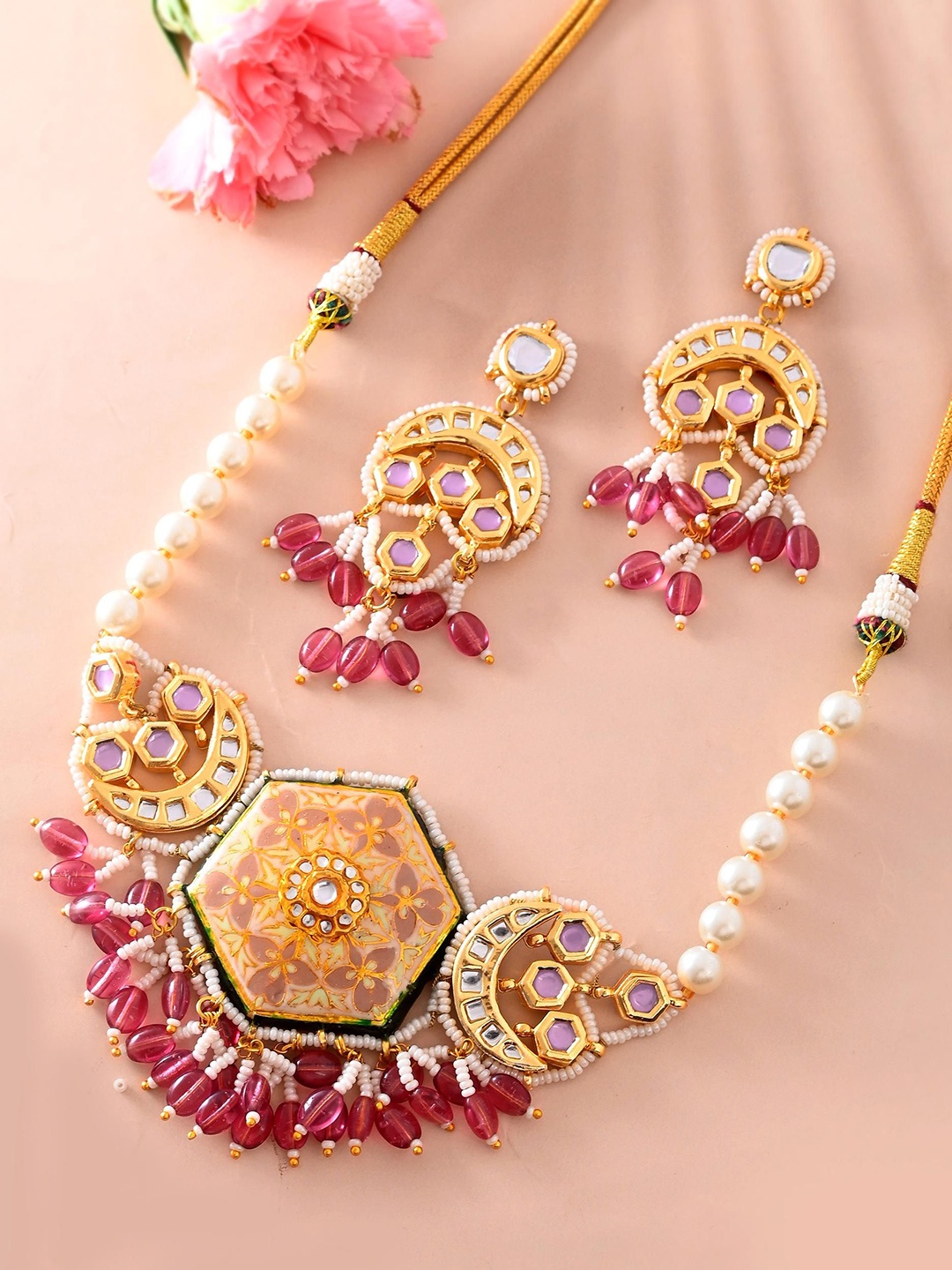 

DASTOOR Gold-Plated Kundan-Studded & Beaded Necklace & Earrings