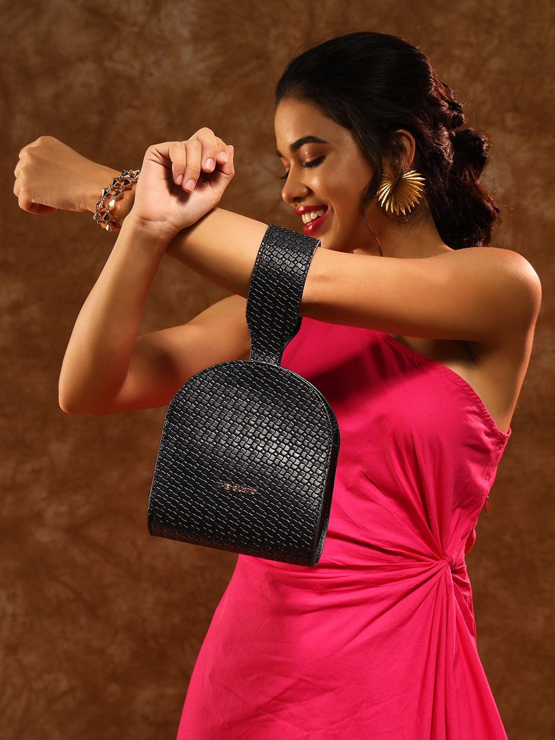 

THE GUSTO Women Textured Tasselled Structured Handheld Bag, Black