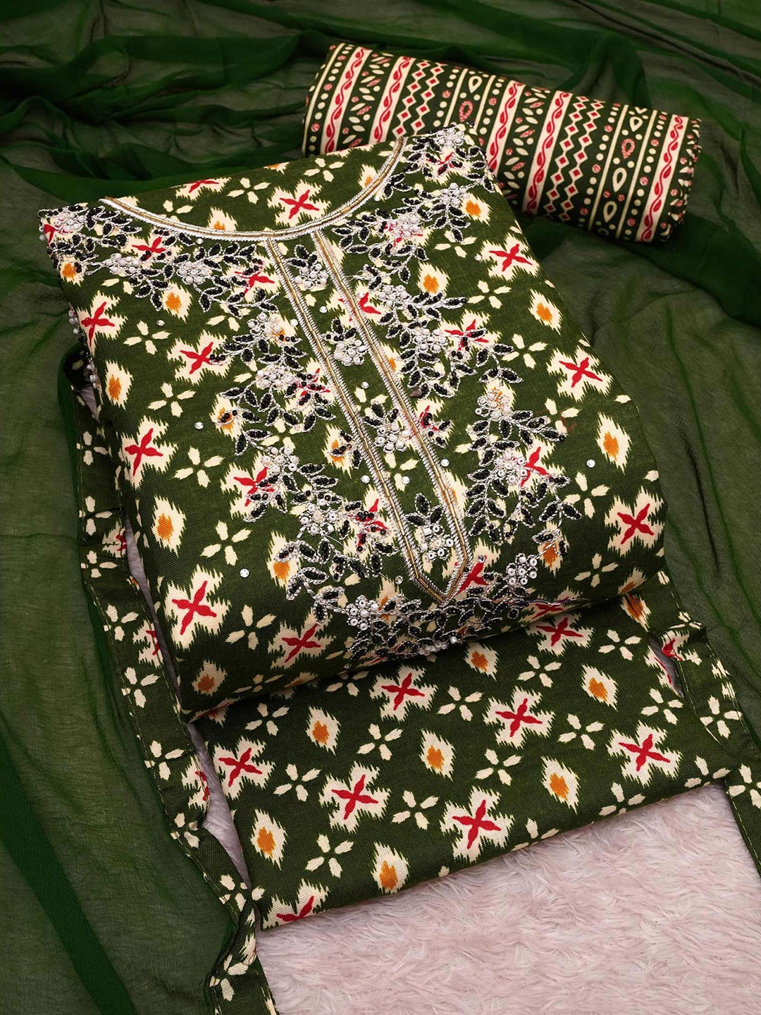 

Peachmode Floral Printed Beads and Stones Unstitched Dress Material, Green