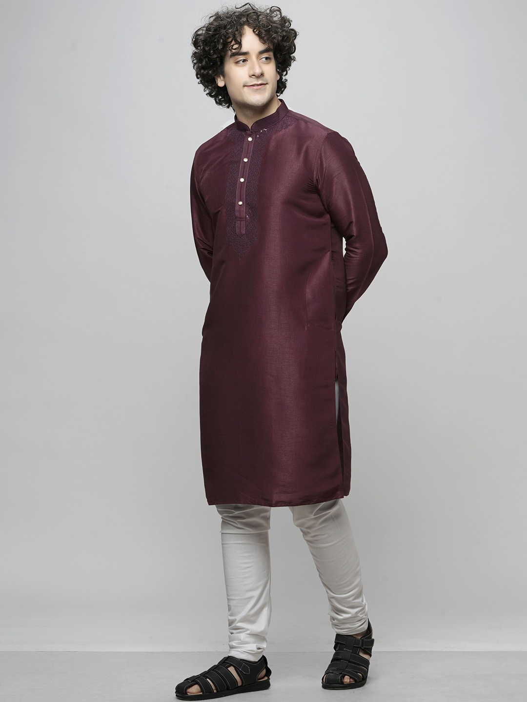 

MAAHI FABS Floral Embroidered Mandarin Collar Straight Kurta with Churidar, Purple