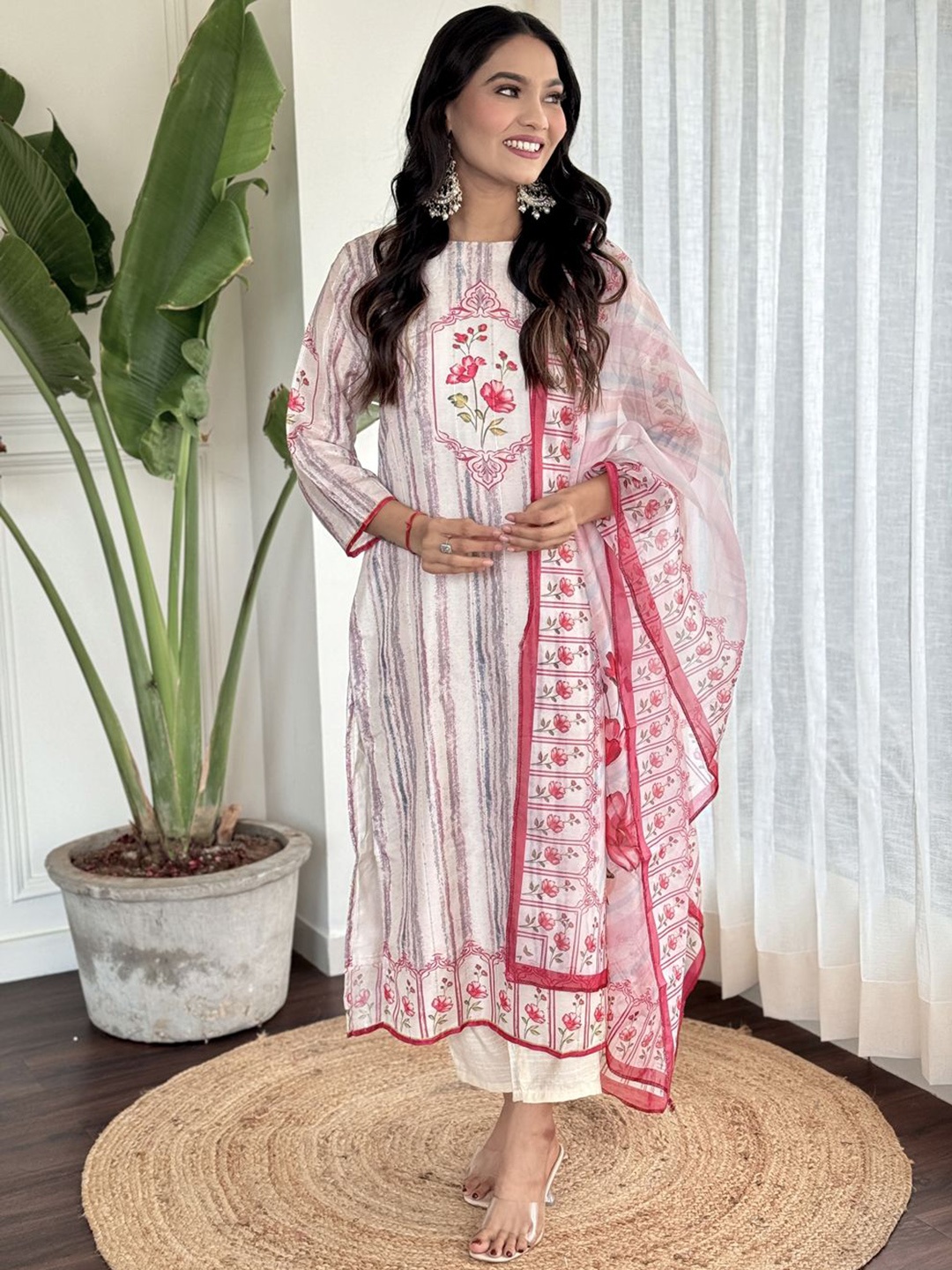 

VredeVogel Ethnic Motifs Printed Straight Kurta with Trousers With Dupatta, White