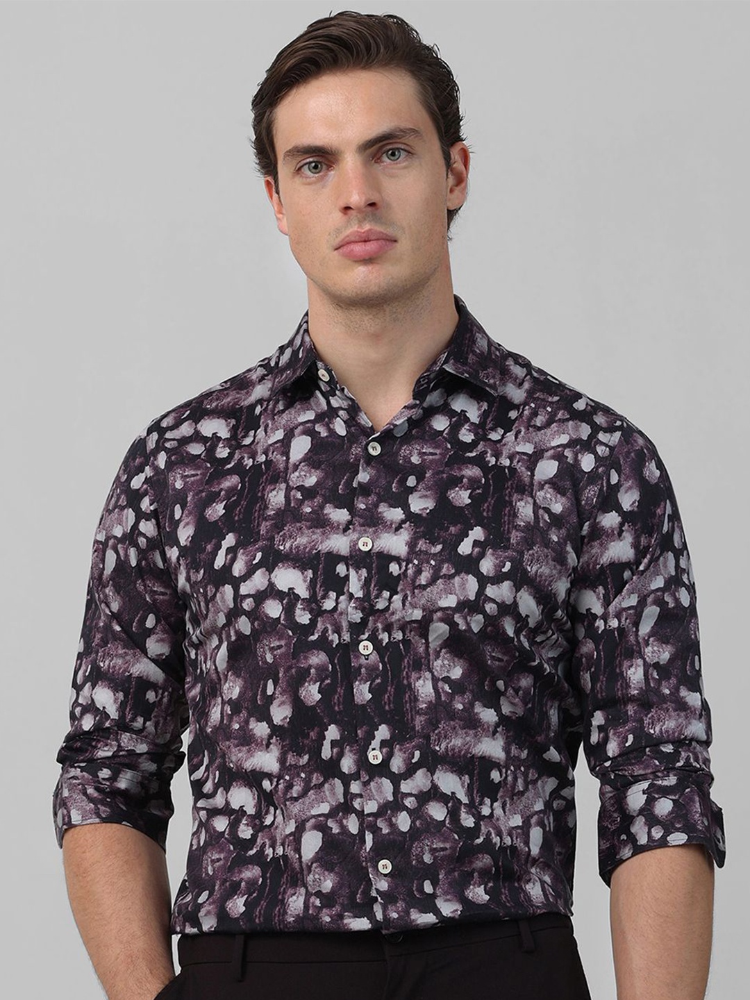 

Mufti Men Spread Collar Abstract Printed Cotton Slim Fit Casual Shirt, Magenta