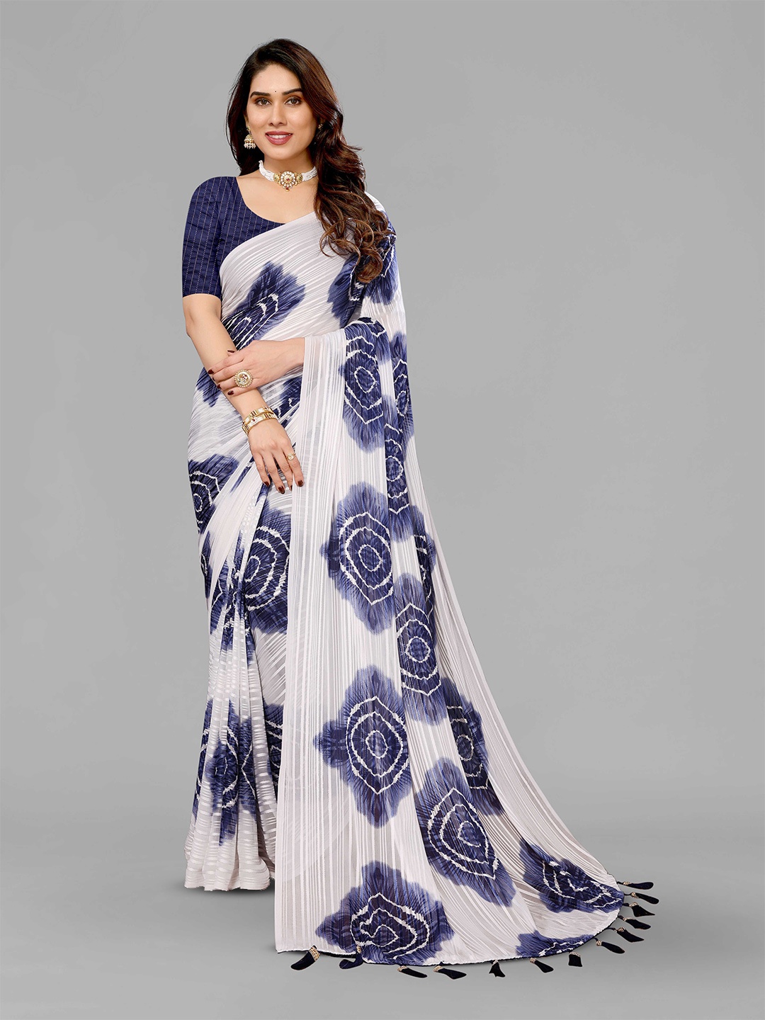 

saretramall Bandhani Printed Saree With Blouse Piece, Blue