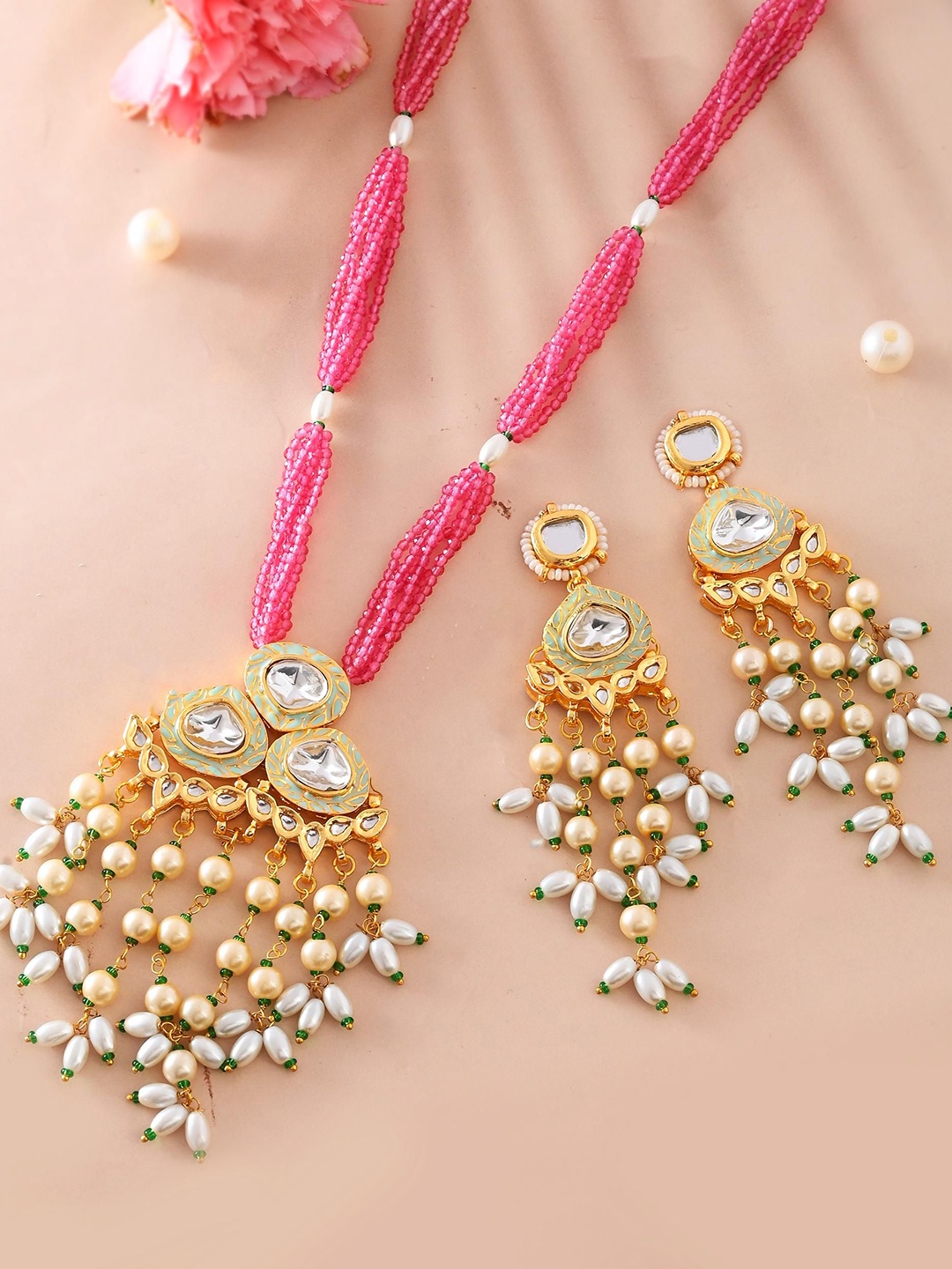 

DASTOOR Gold Plated Kundan Stones Studded & Beaded Jewellery Set