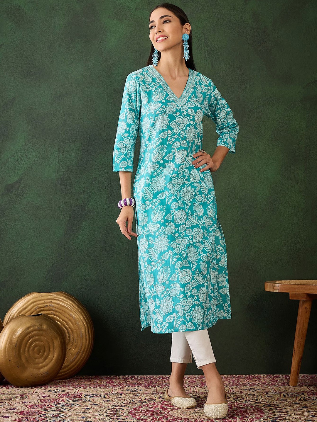 

Sangria Floral Printed Thread Work Pure Cotton Straight Kurta, Turquoise blue
