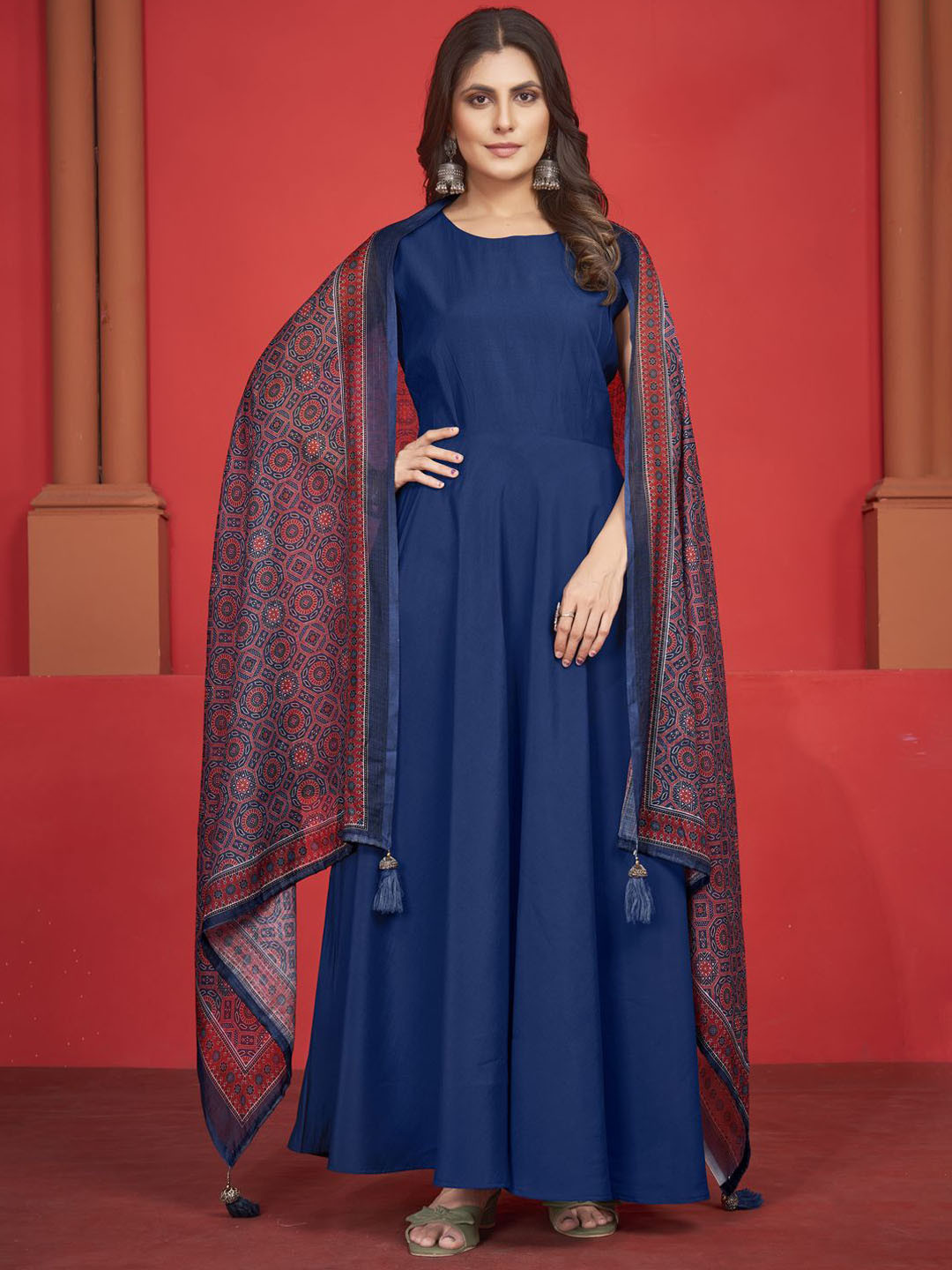 

STYLE SAMSARA Sleeveless Anarkali Kurta With Trouser & Dupatta, Blue